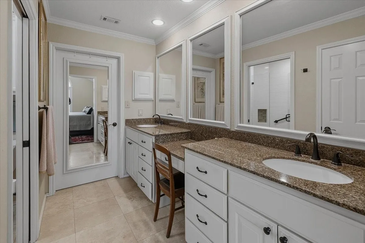 Condominium For Sale in Tarrant County , 6137 Haley Lane, Fort Worth, Texas 76132, 3 Bedroom, 2 Bathroom, 2 Garage spaces, 1,741 Sqft, built in 1998, mls#21409063, Real Estate Agent in Fort Worth, Homes For Sale in Tarrant county, Homes For Sale in Fort Worth, Realtor in Fort Worth Texas, Real Estate Brokerage Independent Realty Texas, Luminita Cordes Realtor