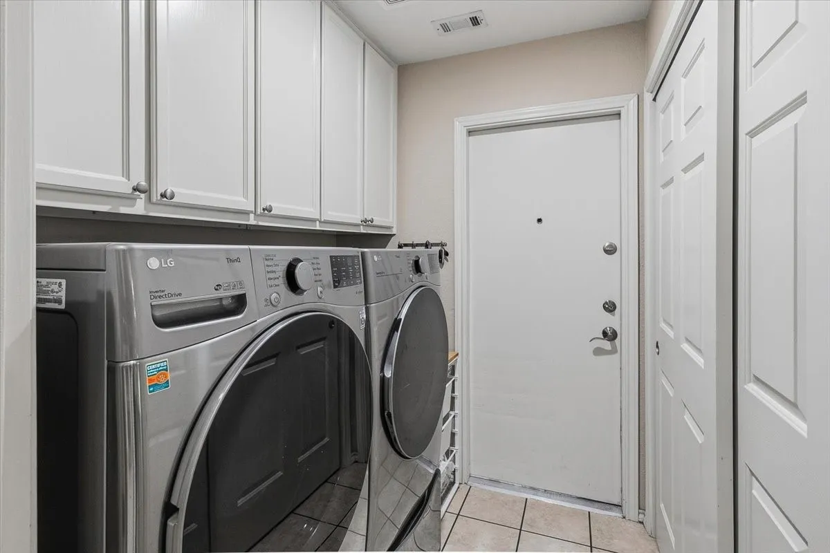 Condominium For Sale in Tarrant County , 6137 Haley Lane, Fort Worth, Texas 76132, 3 Bedroom, 2 Bathroom, 2 Garage spaces, 1,741 Sqft, built in 1998, mls#21409063, Real Estate Agent in Fort Worth, Homes For Sale in Tarrant county, Homes For Sale in Fort Worth, Realtor in Fort Worth Texas, Real Estate Brokerage Independent Realty Texas, Luminita Cordes Realtor