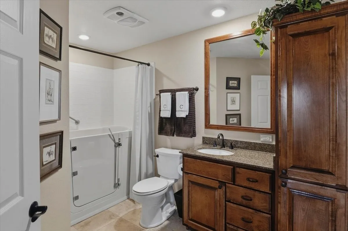 Condominium For Sale in Tarrant County , 6137 Haley Lane, Fort Worth, Texas 76132, 3 Bedroom, 2 Bathroom, 2 Garage spaces, 1,741 Sqft, built in 1998, mls#21409063, Real Estate Agent in Fort Worth, Homes For Sale in Tarrant county, Homes For Sale in Fort Worth, Realtor in Fort Worth Texas, Real Estate Brokerage Independent Realty Texas, Luminita Cordes Realtor