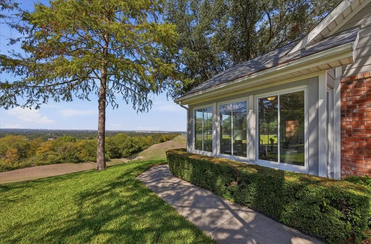 Condominium For Sale in Tarrant County , 6137 Haley Lane, Fort Worth, Texas 76132, 3 Bedroom, 2 Bathroom, 2 Garage spaces, 1,741 Sqft, built in 1998, mls#21409063, Real Estate Agent in Fort Worth, Homes For Sale in Tarrant county, Homes For Sale in Fort Worth, Realtor in Fort Worth Texas, Real Estate Brokerage Independent Realty Texas, Luminita Cordes Realtor