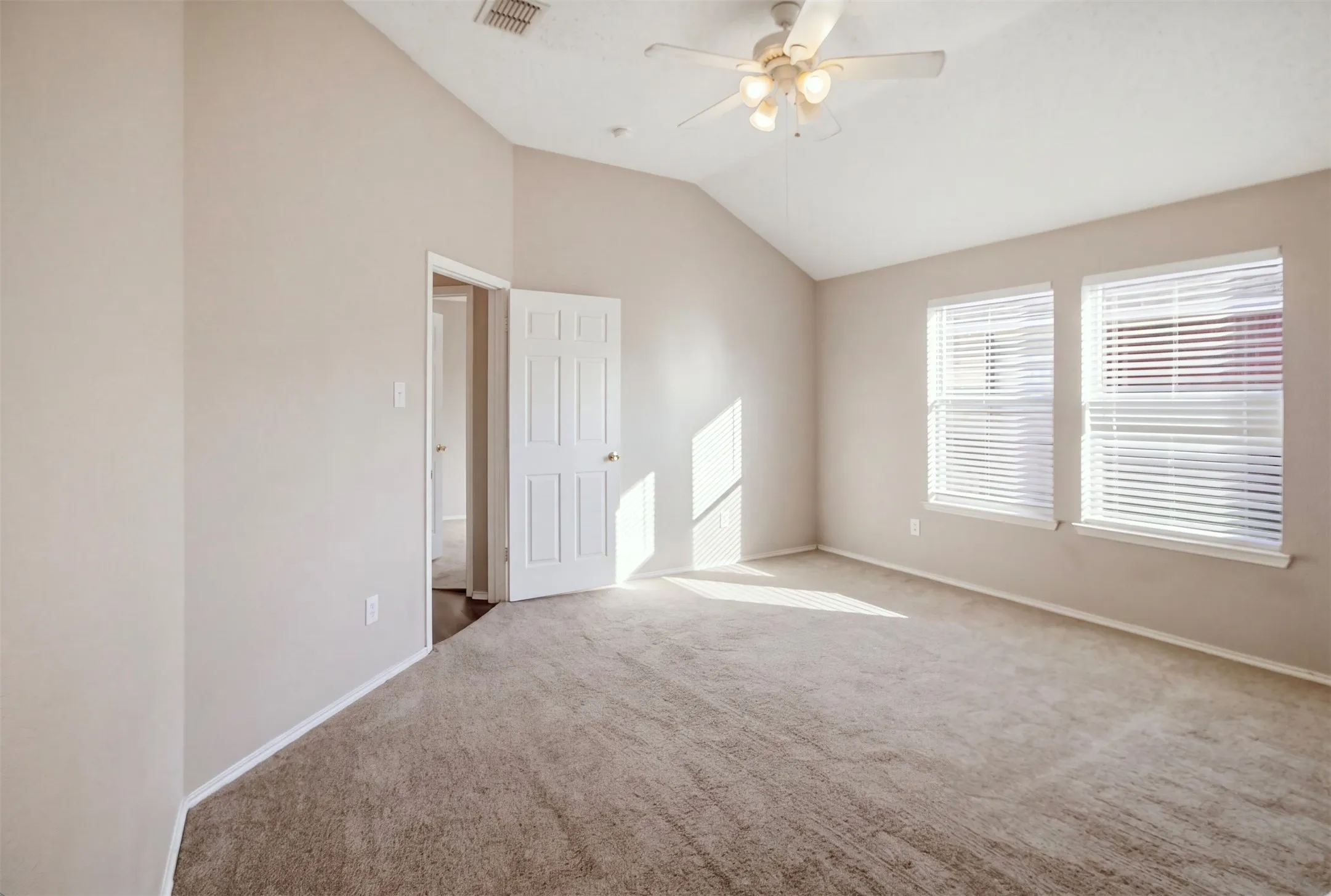 Single Family Residence For Sale in Kaufman County , 2005 Jasmine Court, Forney, Texas 75126, 4 Bedroom, 2 Bathroom, 2 Garage spaces, 1,727 Sqft, built in 2005, mls#21410137, Real Estate Agent in Forney, Homes For Sale in Kaufman county, Homes For Sale in Forney, Realtor in Forney Texas, Real Estate Brokerage Independent Realty Texas, Luminita Cordes Realtor