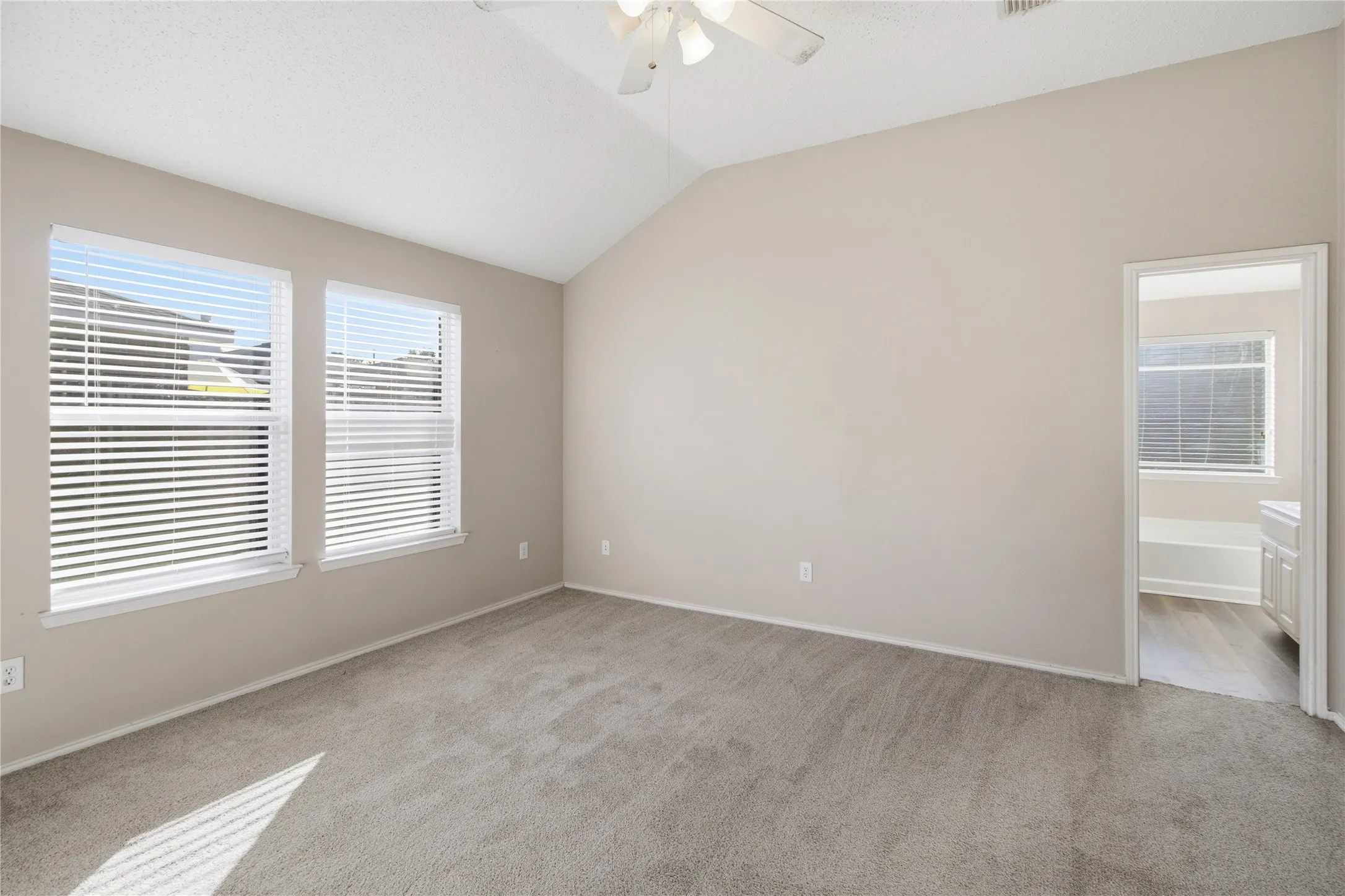 Single Family Residence For Sale in Kaufman County , 2005 Jasmine Court, Forney, Texas 75126, 4 Bedroom, 2 Bathroom, 2 Garage spaces, 1,727 Sqft, built in 2005, mls#21410137, Real Estate Agent in Forney, Homes For Sale in Kaufman county, Homes For Sale in Forney, Realtor in Forney Texas, Real Estate Brokerage Independent Realty Texas, Luminita Cordes Realtor