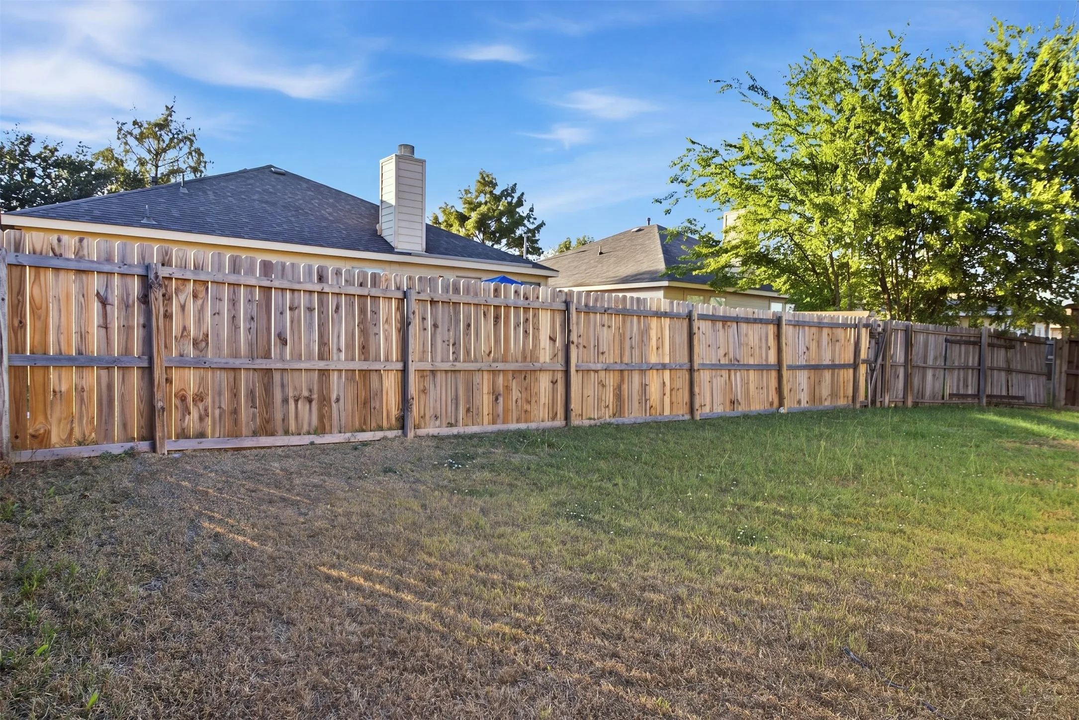 Single Family Residence For Sale in Kaufman County , 2005 Jasmine Court, Forney, Texas 75126, 4 Bedroom, 2 Bathroom, 2 Garage spaces, 1,727 Sqft, built in 2005, mls#21410137, Real Estate Agent in Forney, Homes For Sale in Kaufman county, Homes For Sale in Forney, Realtor in Forney Texas, Real Estate Brokerage Independent Realty Texas, Luminita Cordes Realtor
