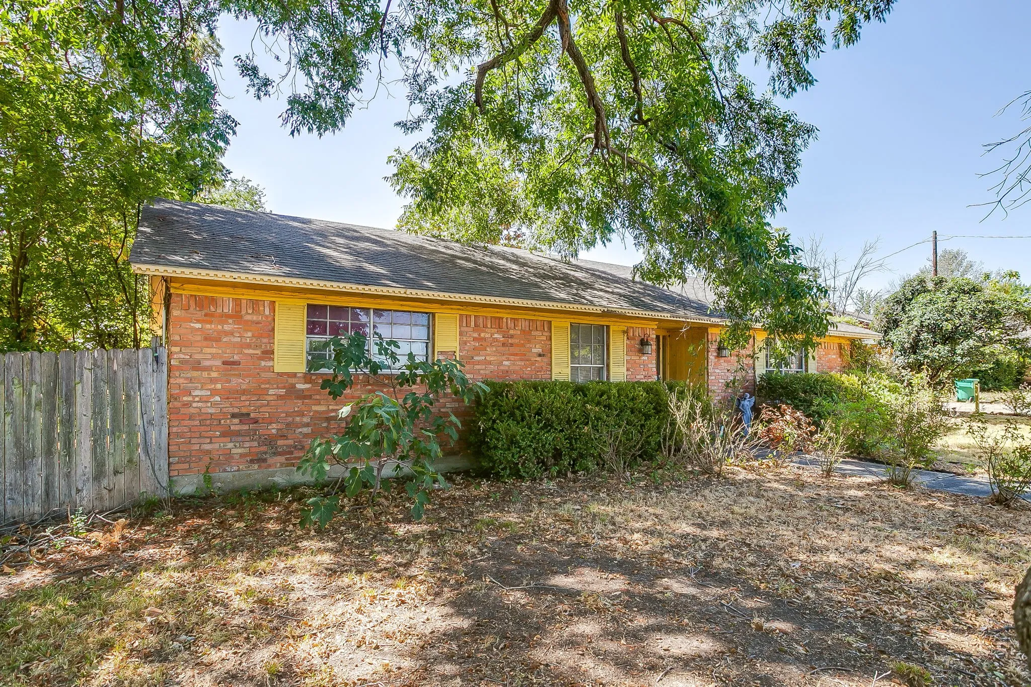Single Family Residence For Sale in Denton County , 4716 E University Drive, Denton, Texas 76208, 4 Bedroom, 3 Bathroom, 2 Garage spaces, 2,777 Sqft, built in 1963, mls#21410033, Real Estate Agent in Denton, Homes For Sale in Denton county, Homes For Sale in Denton, Realtor in Denton Texas, Real Estate Brokerage Independent Realty Texas, Luminita Cordes Realtor