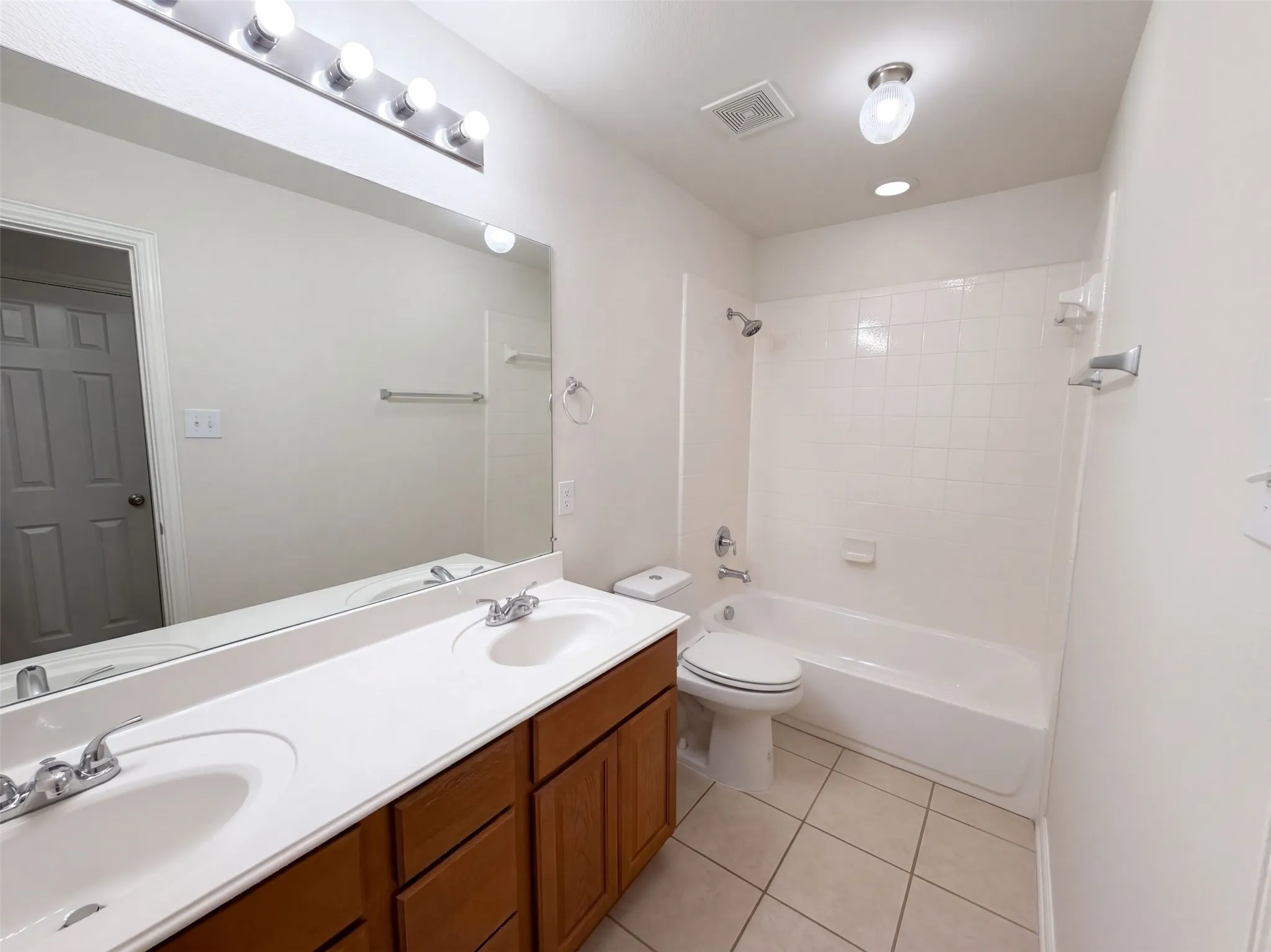 Single Family Residence For Sale in Kaufman County , 2030 Uvalde Drive, Forney, Texas 75126, 5 Bedroom, 3 Bathroom, 3 Garage spaces, 3,568 Sqft, built in 2008, mls#21410155, Real Estate Agent in Forney, Homes For Sale in Kaufman county, Homes For Sale in Forney, Realtor in Forney Texas, Real Estate Brokerage Independent Realty Texas, Luminita Cordes Realtor