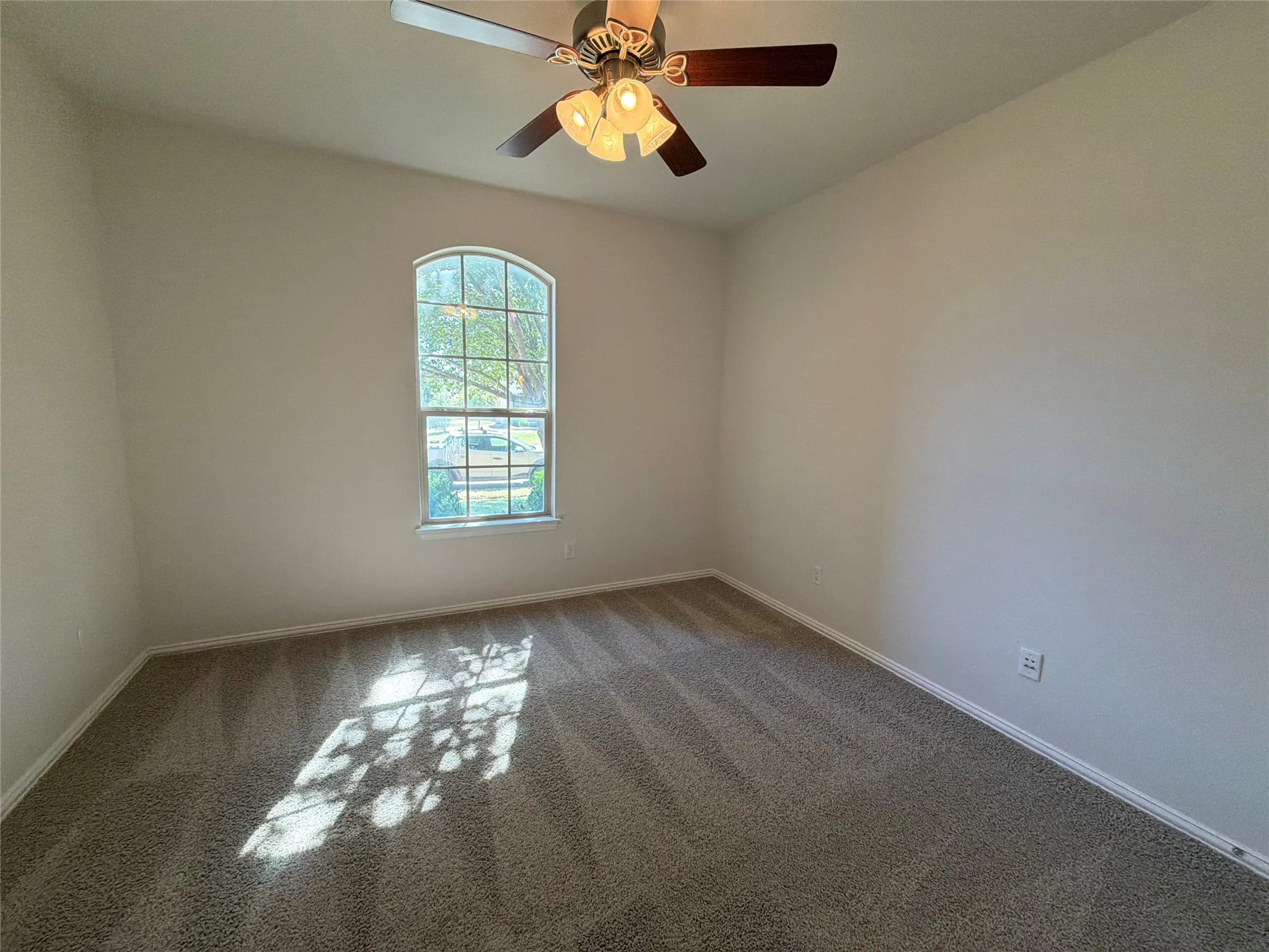 Single Family Residence For Sale in Kaufman County , 2030 Uvalde Drive, Forney, Texas 75126, 5 Bedroom, 3 Bathroom, 3 Garage spaces, 3,568 Sqft, built in 2008, mls#21410155, Real Estate Agent in Forney, Homes For Sale in Kaufman county, Homes For Sale in Forney, Realtor in Forney Texas, Real Estate Brokerage Independent Realty Texas, Luminita Cordes Realtor