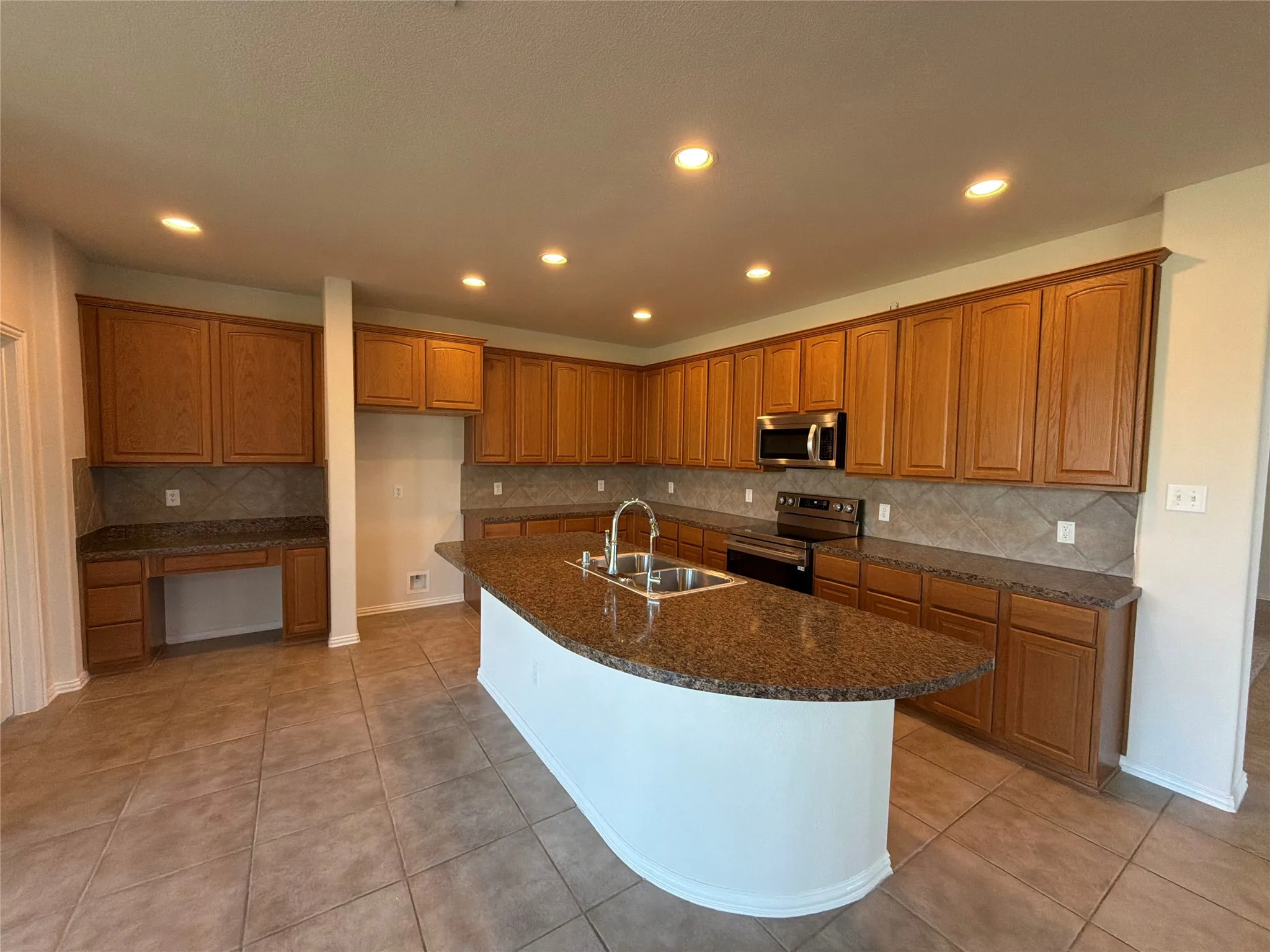 Single Family Residence For Sale in Kaufman County , 2030 Uvalde Drive, Forney, Texas 75126, 5 Bedroom, 3 Bathroom, 3 Garage spaces, 3,568 Sqft, built in 2008, mls#21410155, Real Estate Agent in Forney, Homes For Sale in Kaufman county, Homes For Sale in Forney, Realtor in Forney Texas, Real Estate Brokerage Independent Realty Texas, Luminita Cordes Realtor