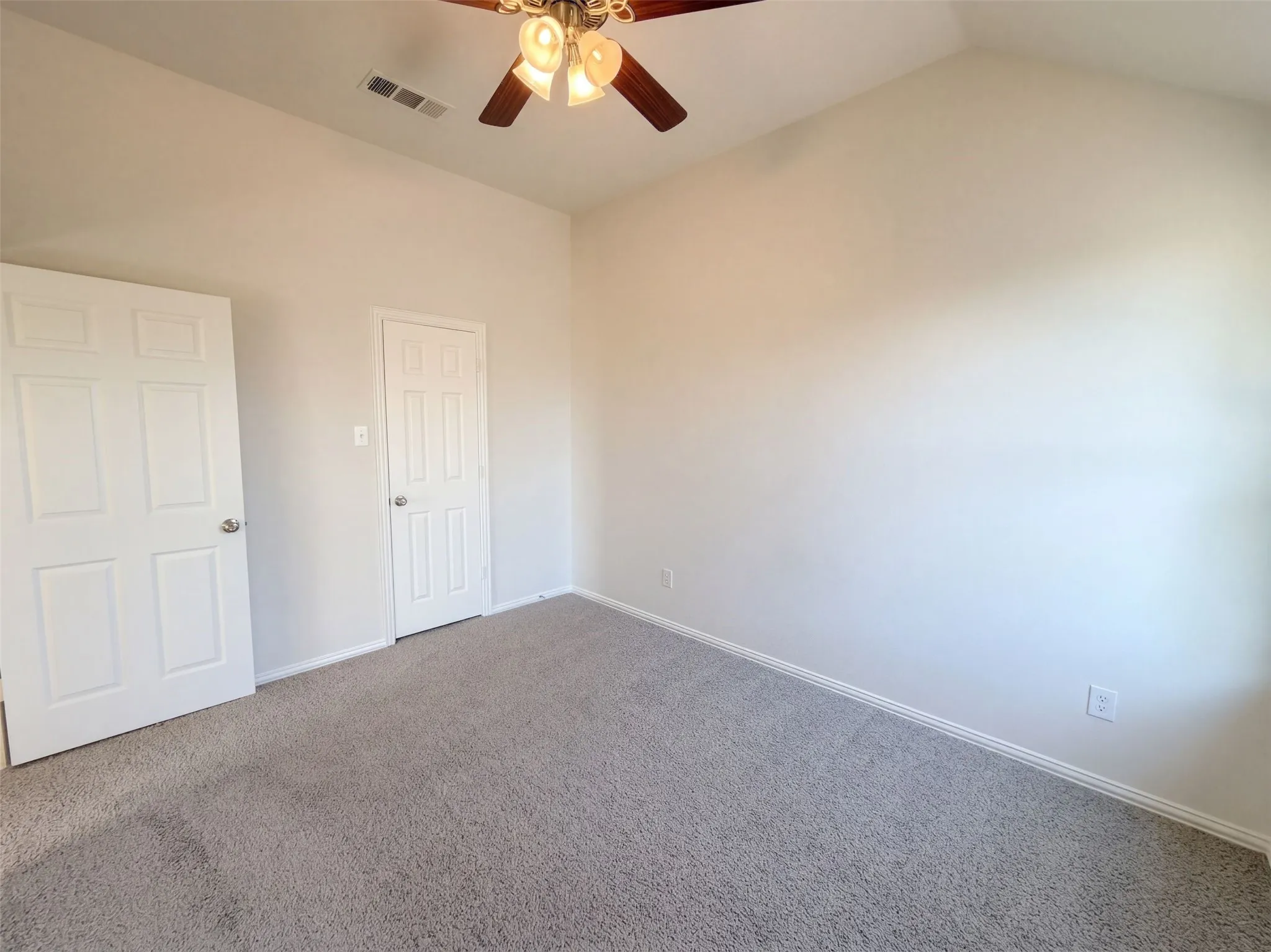 Single Family Residence For Sale in Kaufman County , 2030 Uvalde Drive, Forney, Texas 75126, 5 Bedroom, 3 Bathroom, 3 Garage spaces, 3,568 Sqft, built in 2008, mls#21410155, Real Estate Agent in Forney, Homes For Sale in Kaufman county, Homes For Sale in Forney, Realtor in Forney Texas, Real Estate Brokerage Independent Realty Texas, Luminita Cordes Realtor