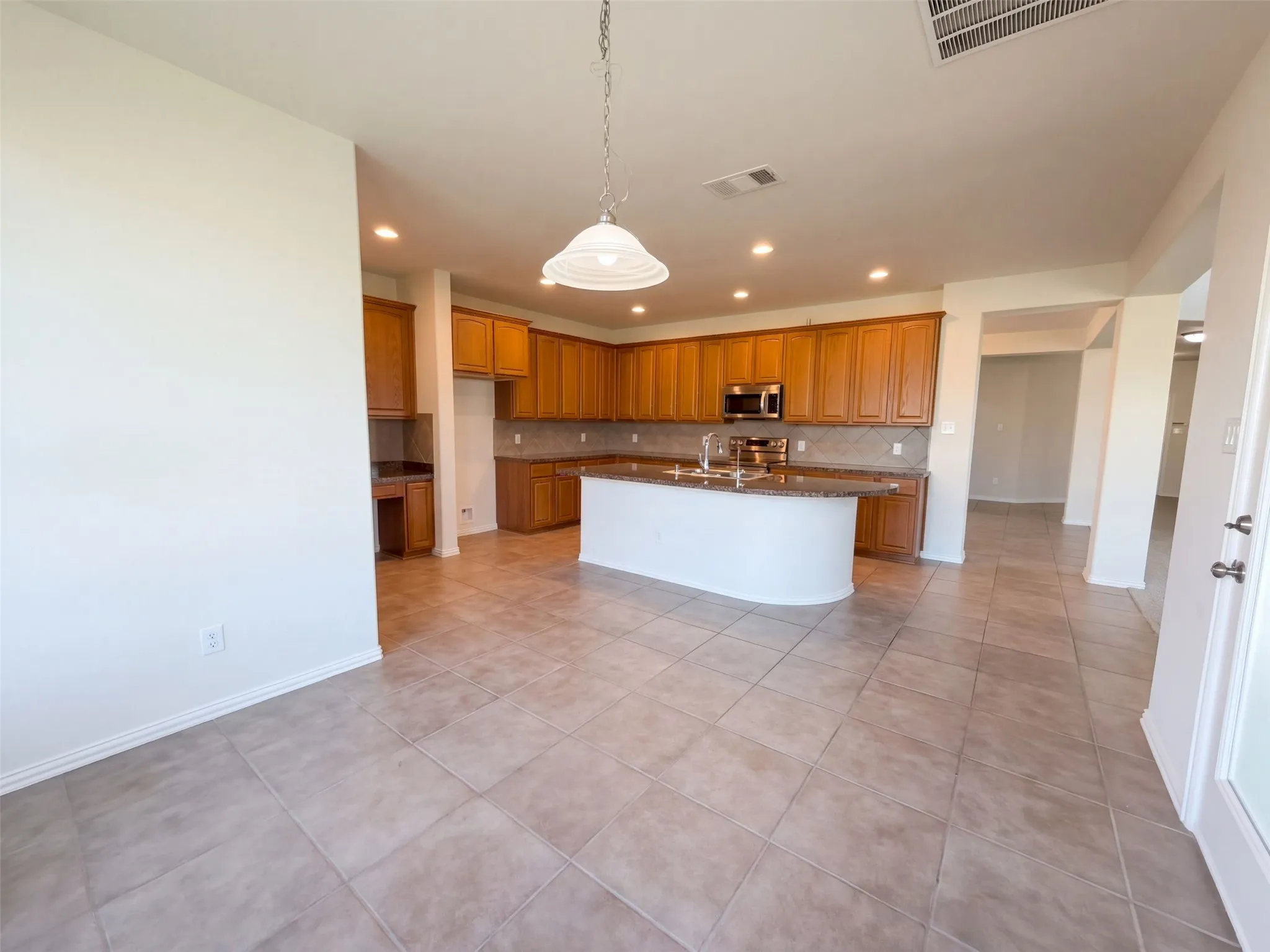 Single Family Residence For Sale in Kaufman County , 2030 Uvalde Drive, Forney, Texas 75126, 5 Bedroom, 3 Bathroom, 3 Garage spaces, 3,568 Sqft, built in 2008, mls#21410155, Real Estate Agent in Forney, Homes For Sale in Kaufman county, Homes For Sale in Forney, Realtor in Forney Texas, Real Estate Brokerage Independent Realty Texas, Luminita Cordes Realtor