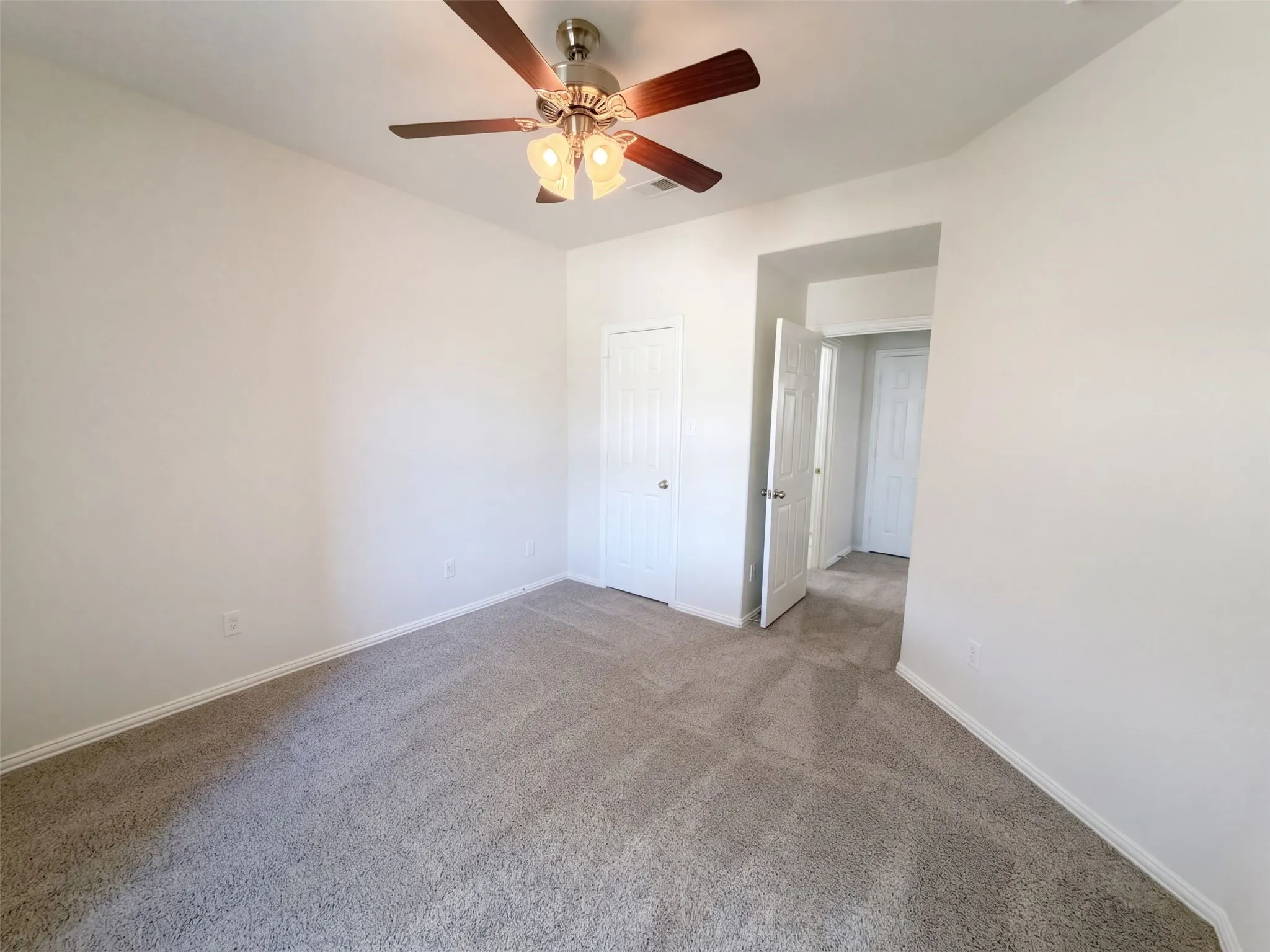 Single Family Residence For Sale in Kaufman County , 2030 Uvalde Drive, Forney, Texas 75126, 5 Bedroom, 3 Bathroom, 3 Garage spaces, 3,568 Sqft, built in 2008, mls#21410155, Real Estate Agent in Forney, Homes For Sale in Kaufman county, Homes For Sale in Forney, Realtor in Forney Texas, Real Estate Brokerage Independent Realty Texas, Luminita Cordes Realtor