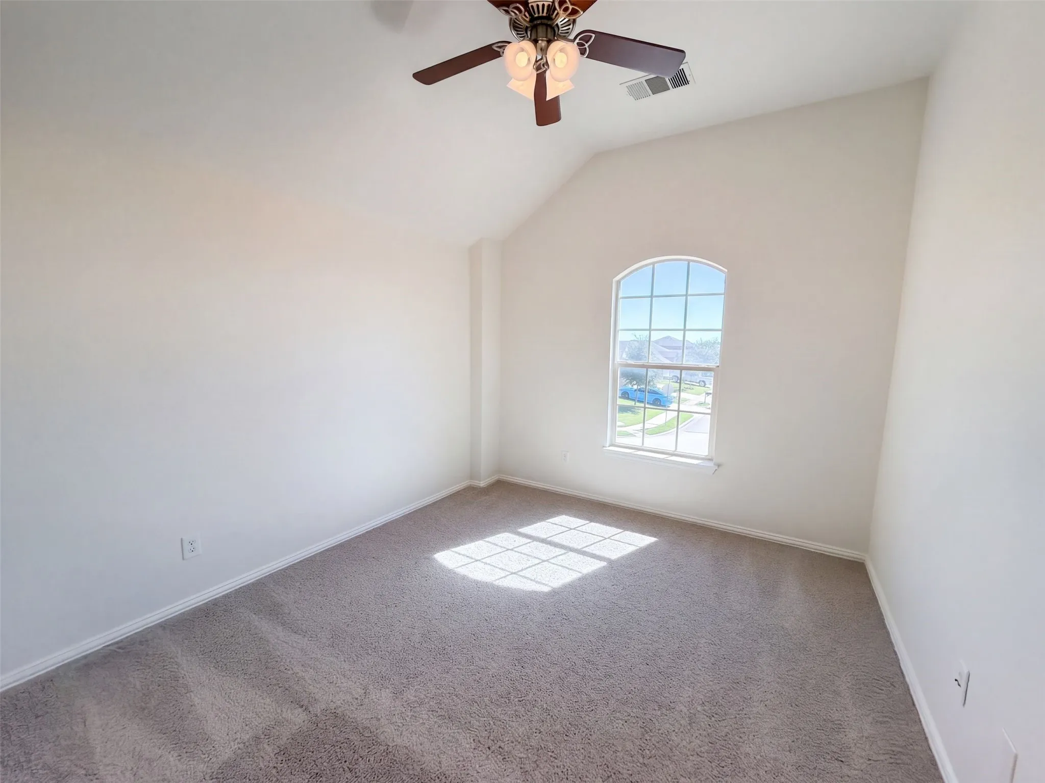 Single Family Residence For Sale in Kaufman County , 2030 Uvalde Drive, Forney, Texas 75126, 5 Bedroom, 3 Bathroom, 3 Garage spaces, 3,568 Sqft, built in 2008, mls#21410155, Real Estate Agent in Forney, Homes For Sale in Kaufman county, Homes For Sale in Forney, Realtor in Forney Texas, Real Estate Brokerage Independent Realty Texas, Luminita Cordes Realtor
