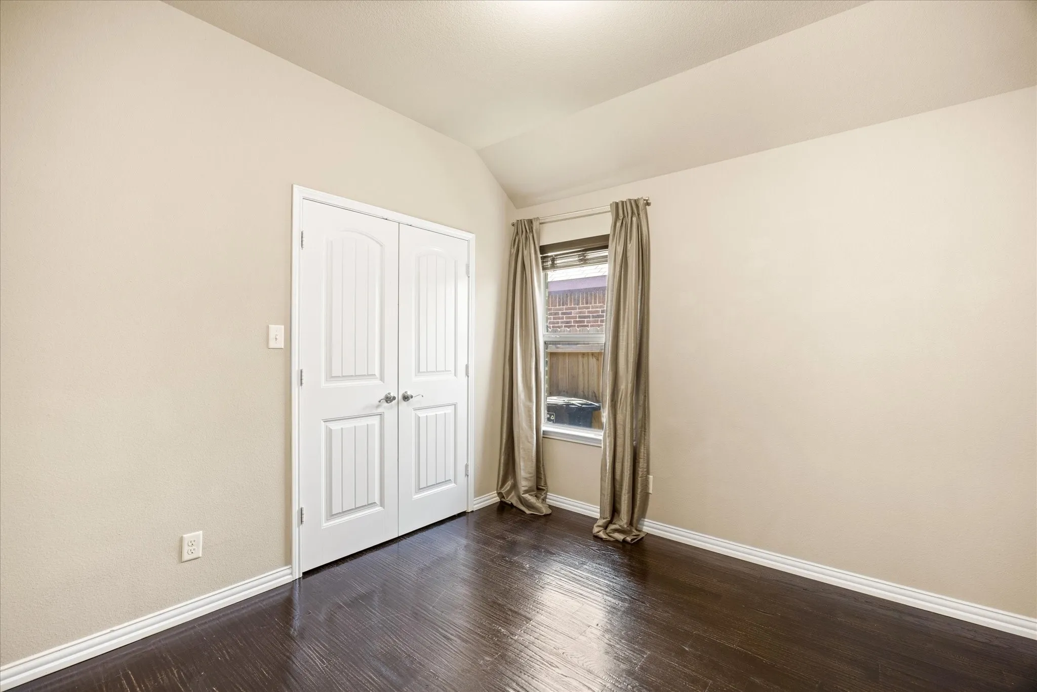Single Family Residence For Sale in Tarrant County , 2064 Leonard Ranch Road, Fort Worth, Texas 76134, 4 Bedroom, 2 Bathroom, 2 Garage spaces, 1,776 Sqft, built in 2015, mls#21408709, Real Estate Agent in Fort Worth, Homes For Sale in Tarrant county, Homes For Sale in Fort Worth, Realtor in Fort Worth Texas, Real Estate Brokerage Independent Realty Texas, Luminita Cordes Realtor