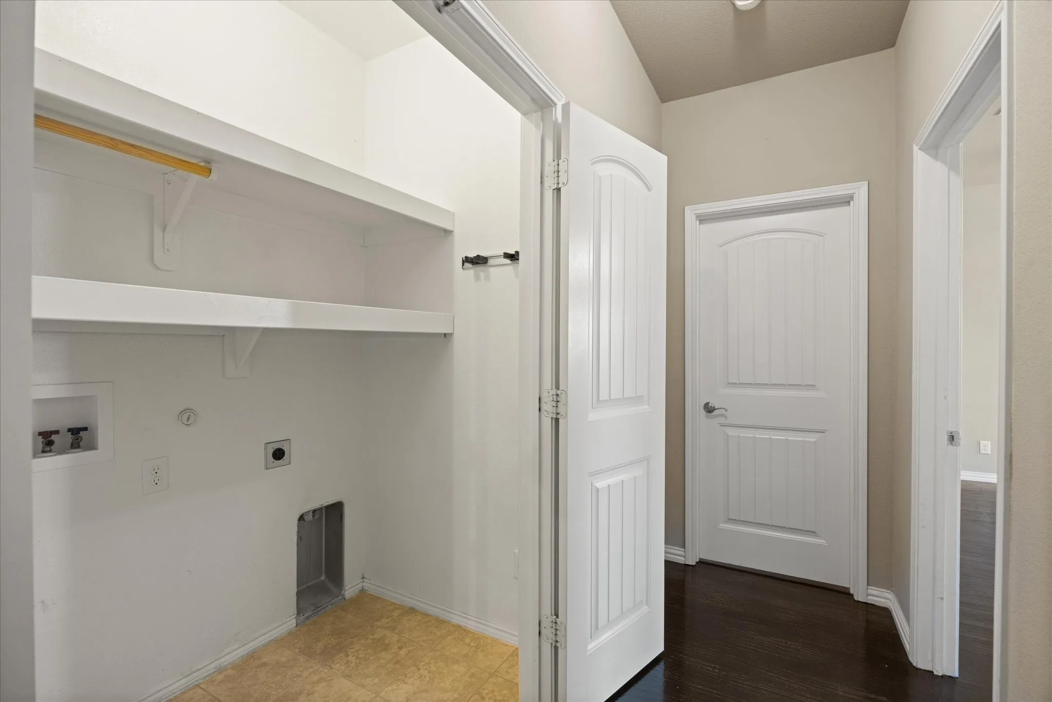 Single Family Residence For Sale in Tarrant County , 2064 Leonard Ranch Road, Fort Worth, Texas 76134, 4 Bedroom, 2 Bathroom, 2 Garage spaces, 1,776 Sqft, built in 2015, mls#21408709, Real Estate Agent in Fort Worth, Homes For Sale in Tarrant county, Homes For Sale in Fort Worth, Realtor in Fort Worth Texas, Real Estate Brokerage Independent Realty Texas, Luminita Cordes Realtor