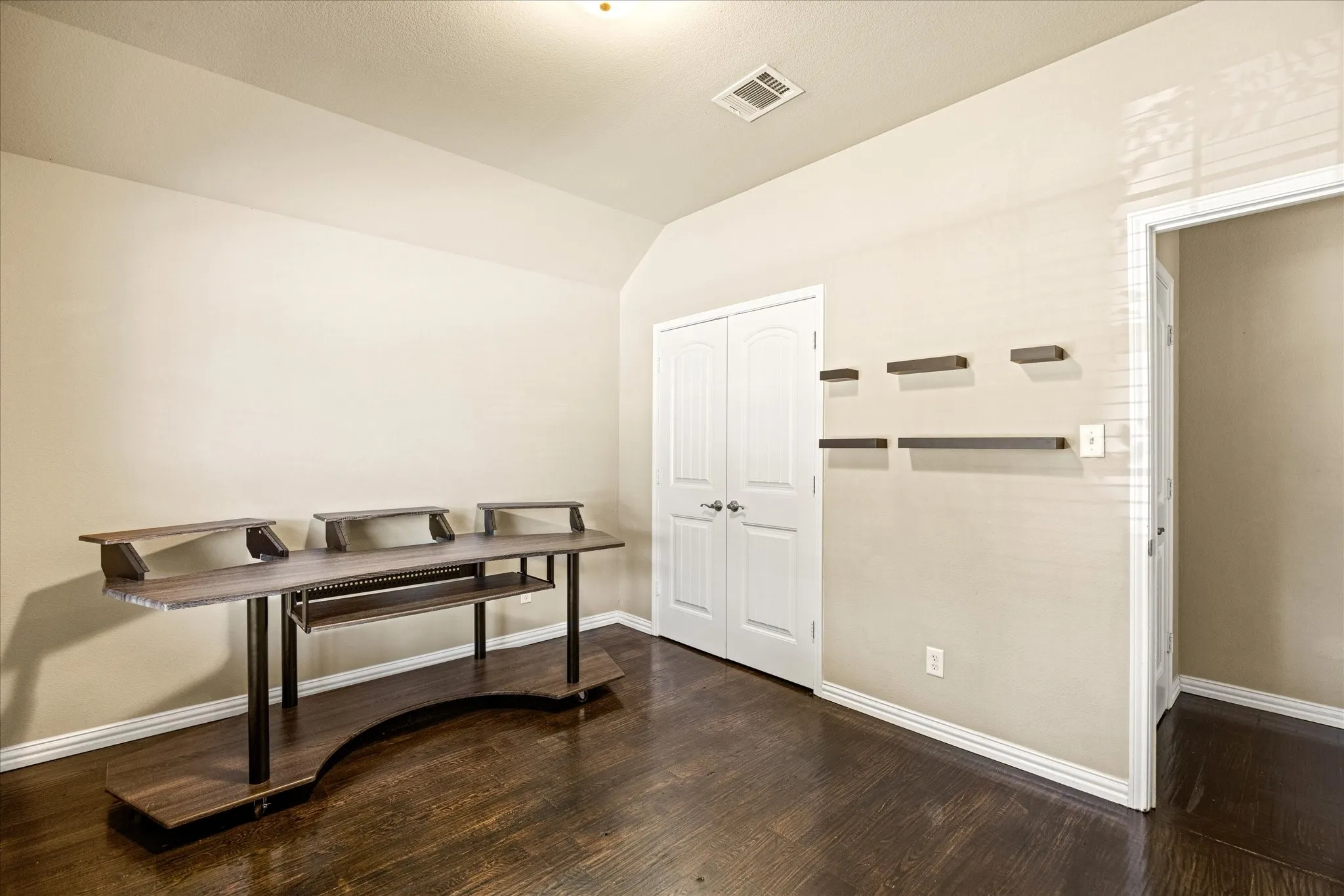 Single Family Residence For Sale in Tarrant County , 2064 Leonard Ranch Road, Fort Worth, Texas 76134, 4 Bedroom, 2 Bathroom, 2 Garage spaces, 1,776 Sqft, built in 2015, mls#21408709, Real Estate Agent in Fort Worth, Homes For Sale in Tarrant county, Homes For Sale in Fort Worth, Realtor in Fort Worth Texas, Real Estate Brokerage Independent Realty Texas, Luminita Cordes Realtor