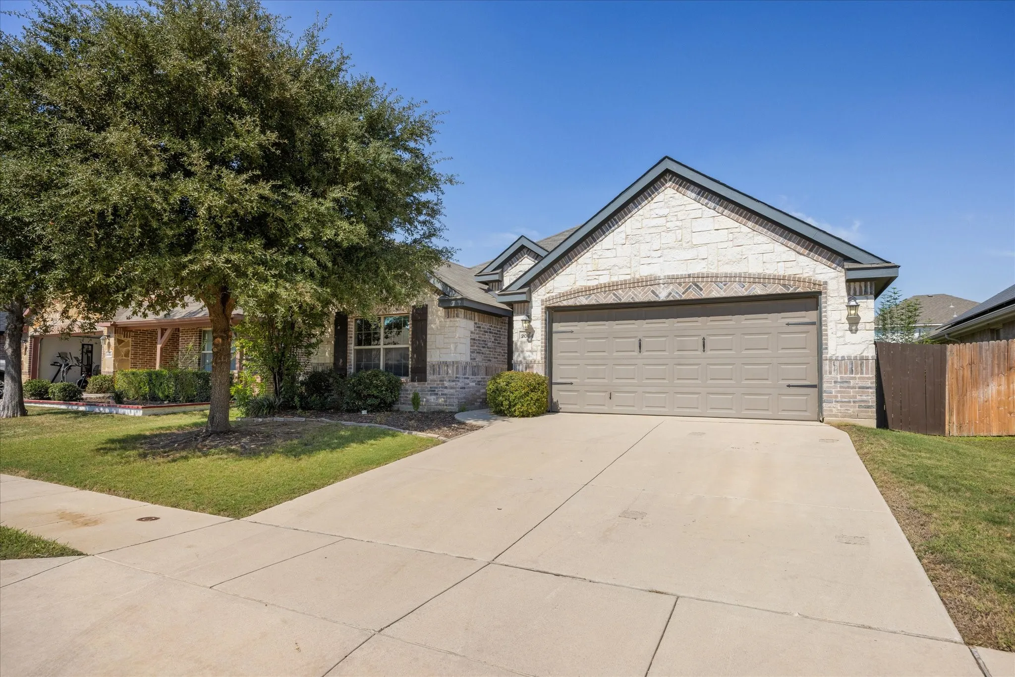Single Family Residence For Sale in Tarrant County , 2064 Leonard Ranch Road, Fort Worth, Texas 76134, 4 Bedroom, 2 Bathroom, 2 Garage spaces, 1,776 Sqft, built in 2015, mls#21408709, Real Estate Agent in Fort Worth, Homes For Sale in Tarrant county, Homes For Sale in Fort Worth, Realtor in Fort Worth Texas, Real Estate Brokerage Independent Realty Texas, Luminita Cordes Realtor