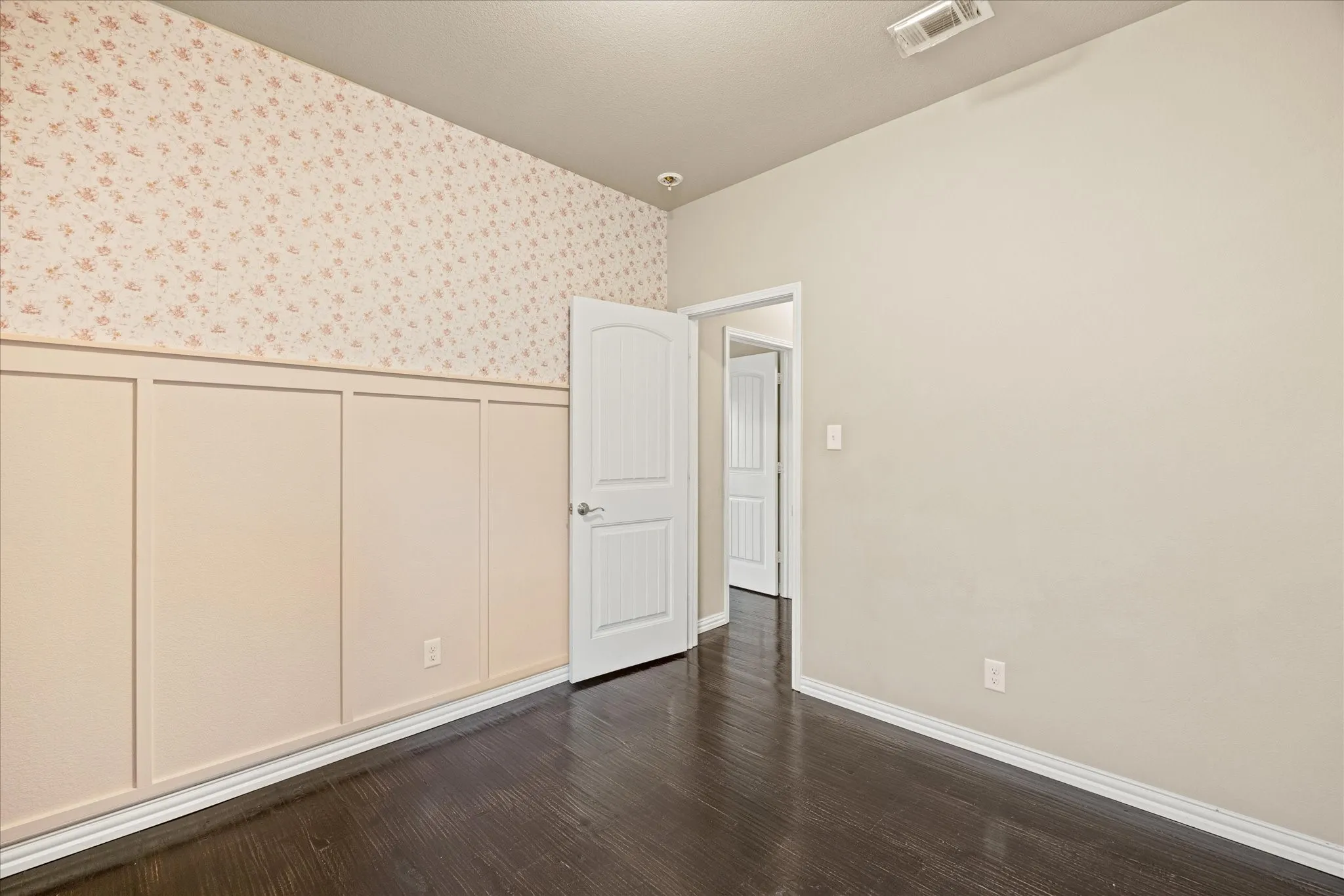 Single Family Residence For Sale in Tarrant County , 2064 Leonard Ranch Road, Fort Worth, Texas 76134, 4 Bedroom, 2 Bathroom, 2 Garage spaces, 1,776 Sqft, built in 2015, mls#21408709, Real Estate Agent in Fort Worth, Homes For Sale in Tarrant county, Homes For Sale in Fort Worth, Realtor in Fort Worth Texas, Real Estate Brokerage Independent Realty Texas, Luminita Cordes Realtor