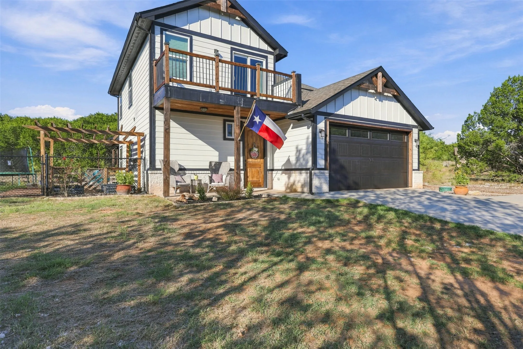 Single Family Residence For Sale in Hood County , 1006 Mojave Trail, Granbury, Texas 76048, 4 Bedroom, 4 Bathroom, 2 Garage spaces, 2,286 Sqft, built in 2021, mls#21410167, Real Estate Agent in Granbury, Homes For Sale in Hood county, Homes For Sale in Granbury, Realtor in Granbury Texas, Real Estate Brokerage Independent Realty Texas, Luminita Cordes Realtor