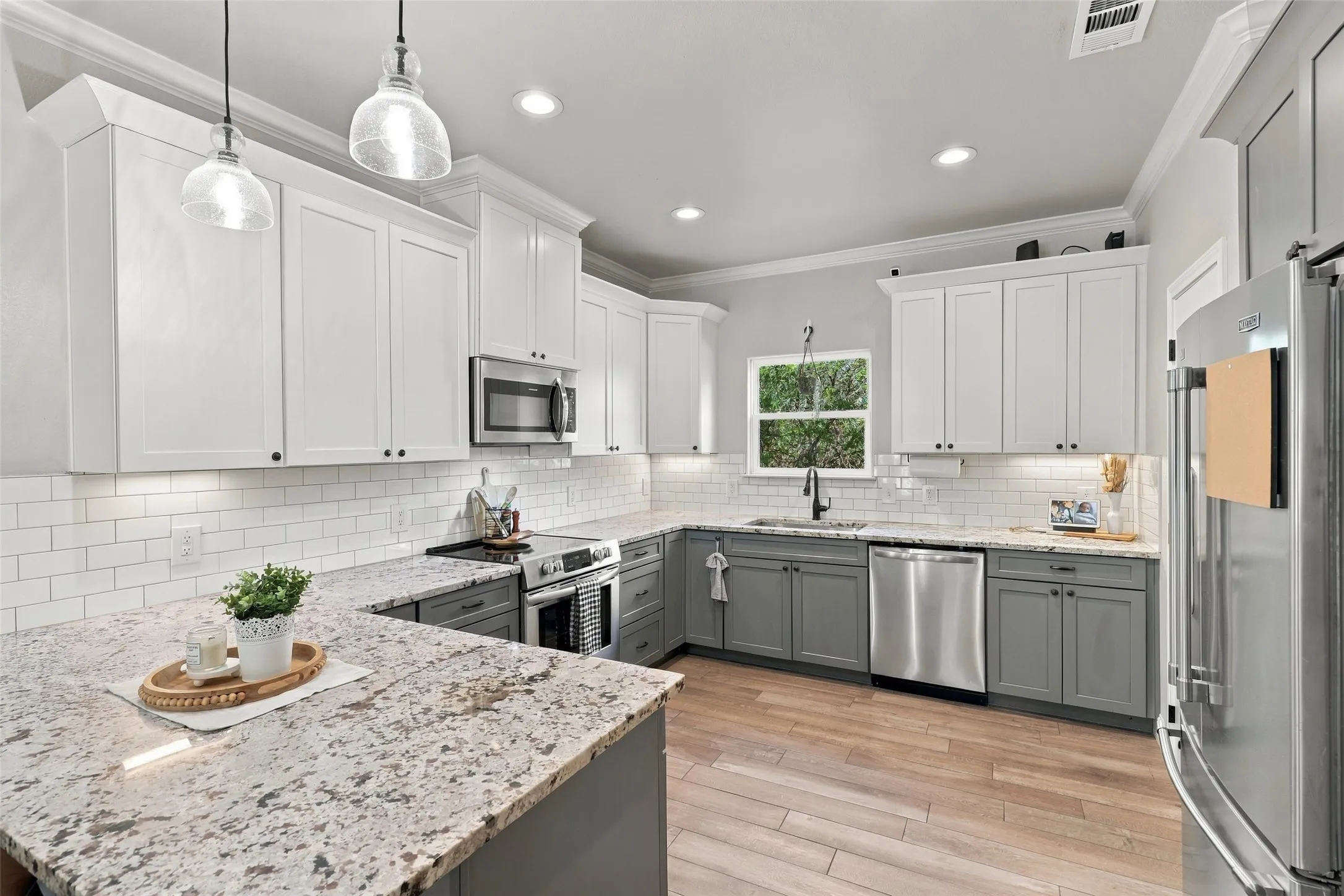 Single Family Residence For Sale in Hood County , 1006 Mojave Trail, Granbury, Texas 76048, 4 Bedroom, 4 Bathroom, 2 Garage spaces, 2,286 Sqft, built in 2021, mls#21410167, Real Estate Agent in Granbury, Homes For Sale in Hood county, Homes For Sale in Granbury, Realtor in Granbury Texas, Real Estate Brokerage Independent Realty Texas, Luminita Cordes Realtor