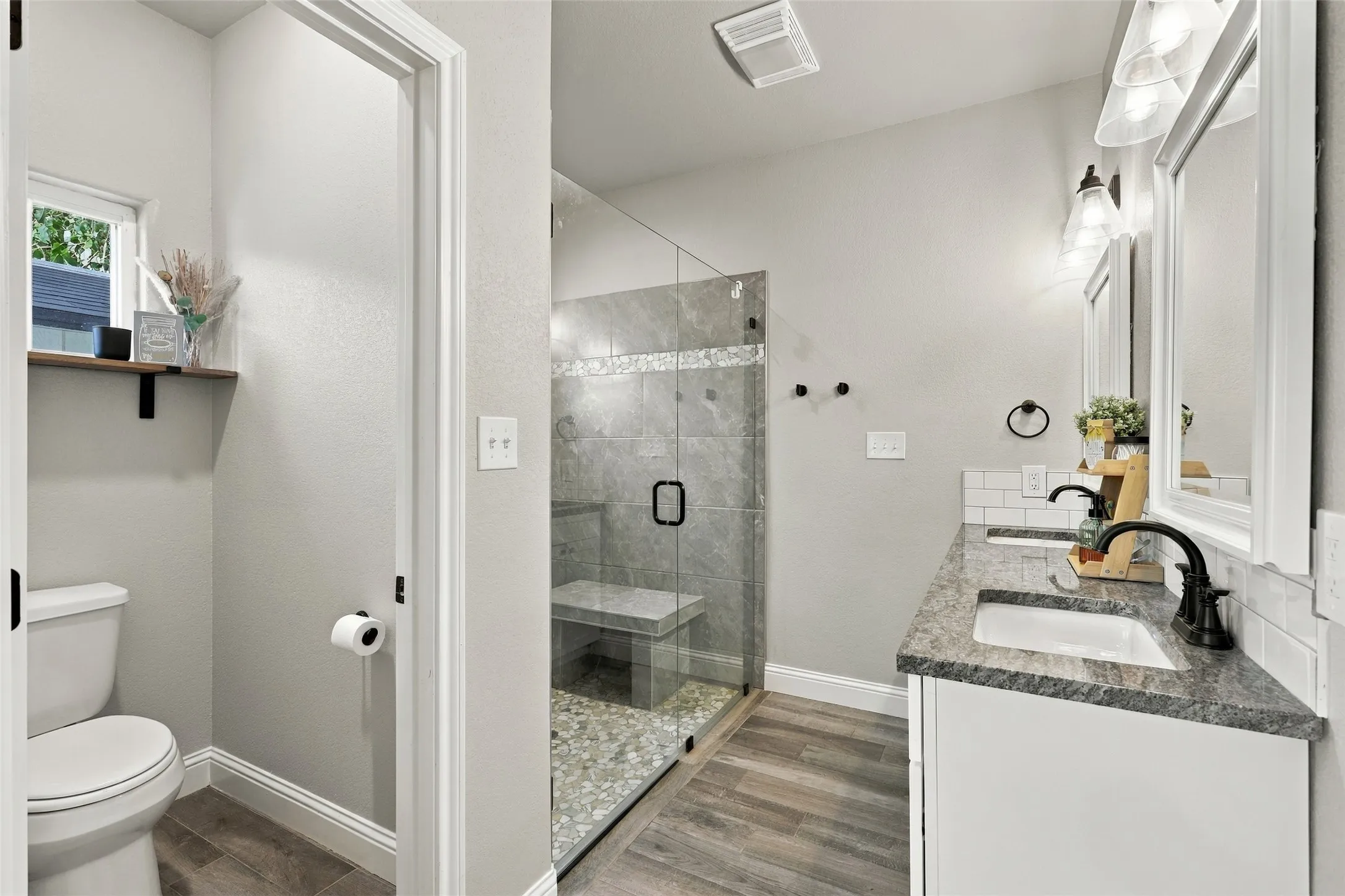 Single Family Residence For Sale in Hood County , 1006 Mojave Trail, Granbury, Texas 76048, 4 Bedroom, 4 Bathroom, 2 Garage spaces, 2,286 Sqft, built in 2021, mls#21410167, Real Estate Agent in Granbury, Homes For Sale in Hood county, Homes For Sale in Granbury, Realtor in Granbury Texas, Real Estate Brokerage Independent Realty Texas, Luminita Cordes Realtor