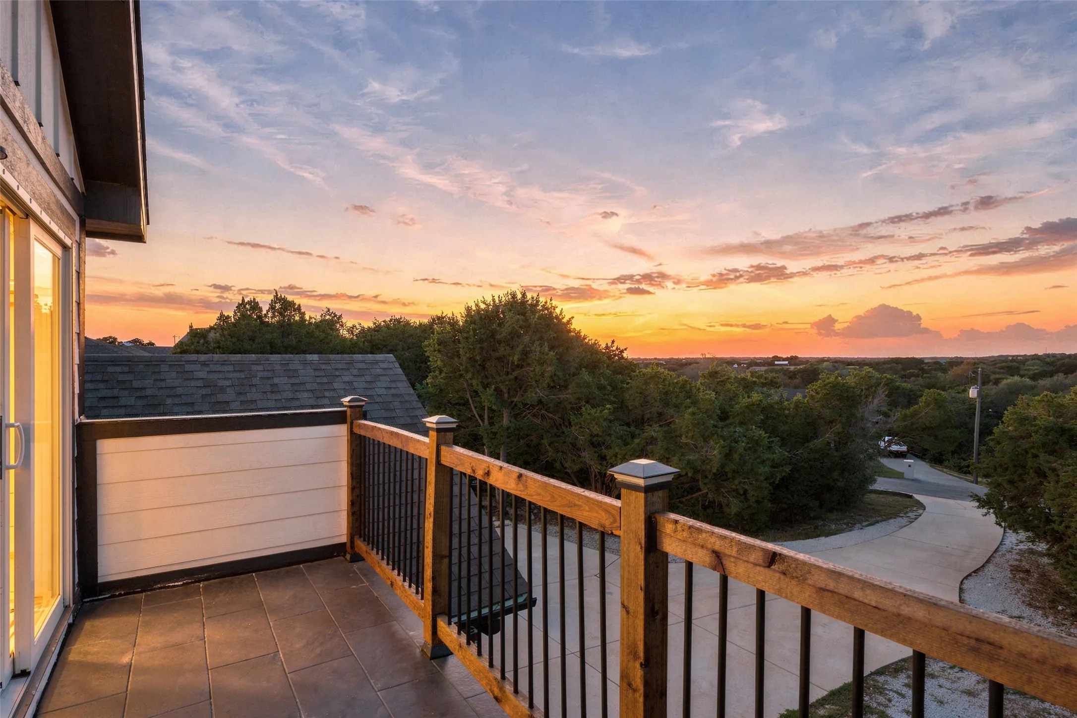 Single Family Residence For Sale in Hood County , 1006 Mojave Trail, Granbury, Texas 76048, 4 Bedroom, 4 Bathroom, 2 Garage spaces, 2,286 Sqft, built in 2021, mls#21410167, Real Estate Agent in Granbury, Homes For Sale in Hood county, Homes For Sale in Granbury, Realtor in Granbury Texas, Real Estate Brokerage Independent Realty Texas, Luminita Cordes Realtor