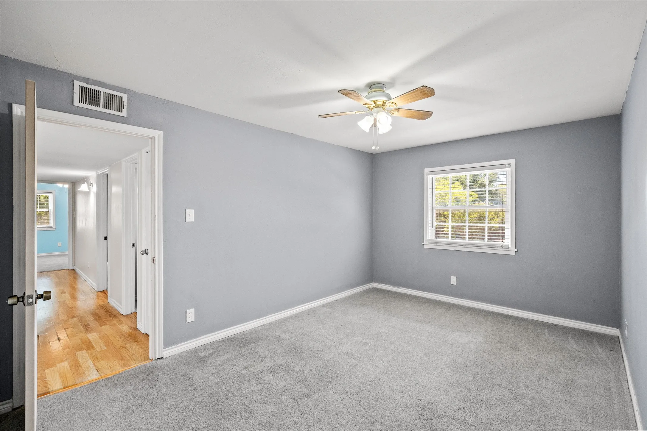 Single Family Residence For Rent in Ellis County , 407 John Arden Drive, Waxahachie, Texas 75165, 4 Bedroom, 3 Bathroom, 2 Garage spaces, 2,428 Sqft, built in 1963, mls#21410172, Real Estate Agent in Waxahachie, Homes For Rent in Ellis county, Homes For Rent in Waxahachie, Realtor in Waxahachie Texas, Real Estate Brokerage Independent Realty Texas, Luminita Cordes Realtor