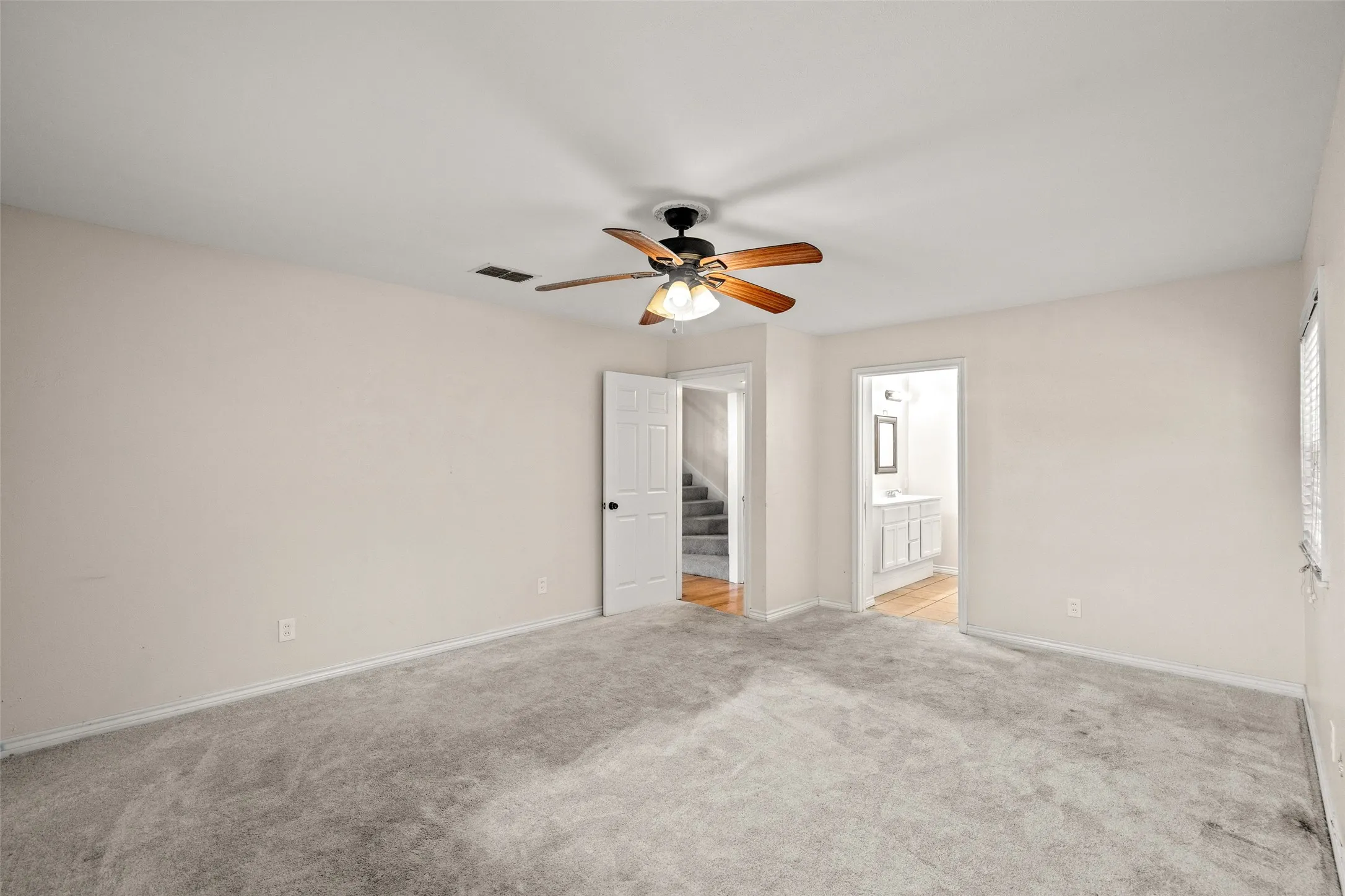 Single Family Residence For Rent in Ellis County , 407 John Arden Drive, Waxahachie, Texas 75165, 4 Bedroom, 3 Bathroom, 2 Garage spaces, 2,428 Sqft, built in 1963, mls#21410172, Real Estate Agent in Waxahachie, Homes For Rent in Ellis county, Homes For Rent in Waxahachie, Realtor in Waxahachie Texas, Real Estate Brokerage Independent Realty Texas, Luminita Cordes Realtor