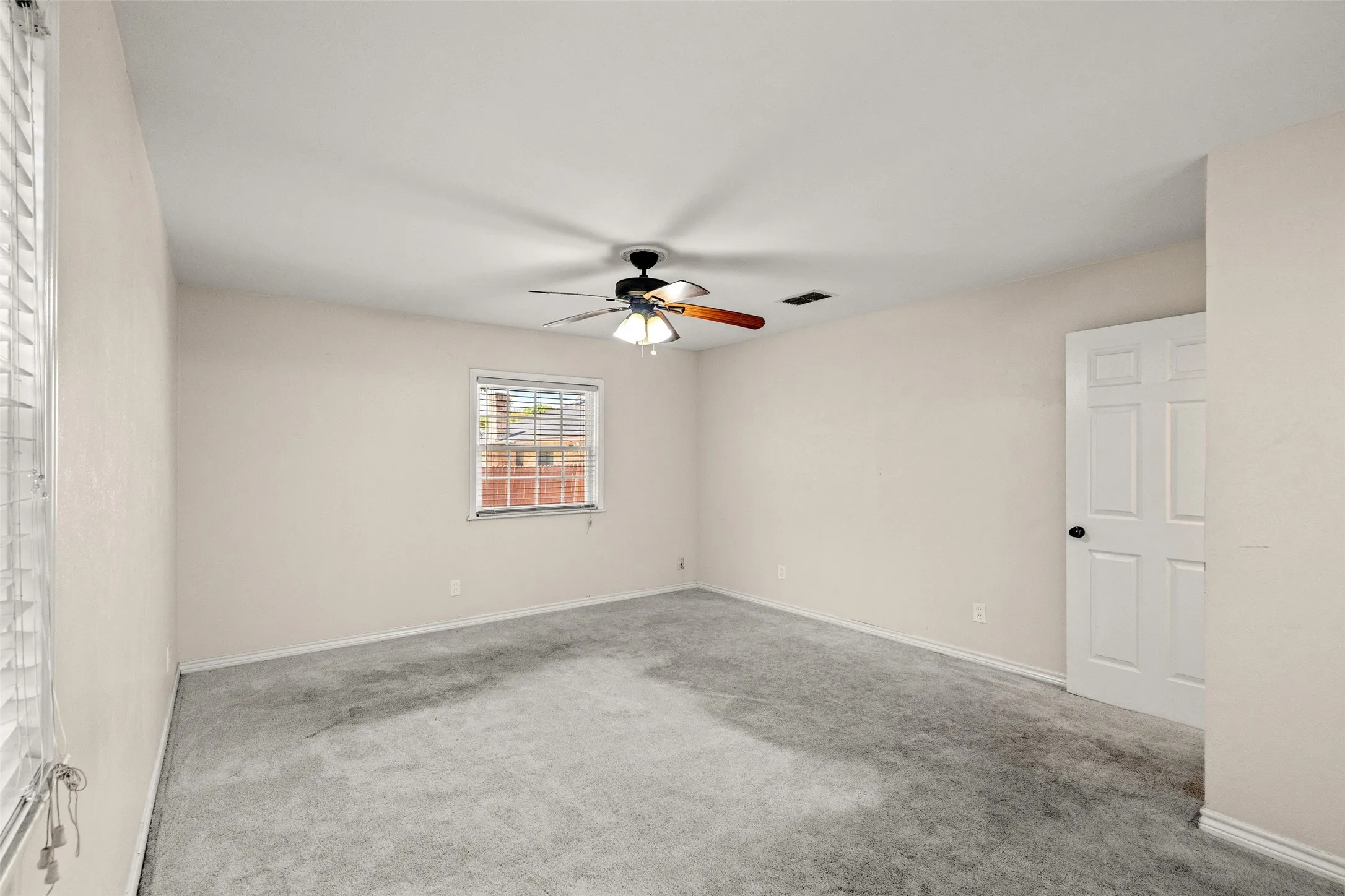 Single Family Residence For Rent in Ellis County , 407 John Arden Drive, Waxahachie, Texas 75165, 4 Bedroom, 3 Bathroom, 2 Garage spaces, 2,428 Sqft, built in 1963, mls#21410172, Real Estate Agent in Waxahachie, Homes For Rent in Ellis county, Homes For Rent in Waxahachie, Realtor in Waxahachie Texas, Real Estate Brokerage Independent Realty Texas, Luminita Cordes Realtor