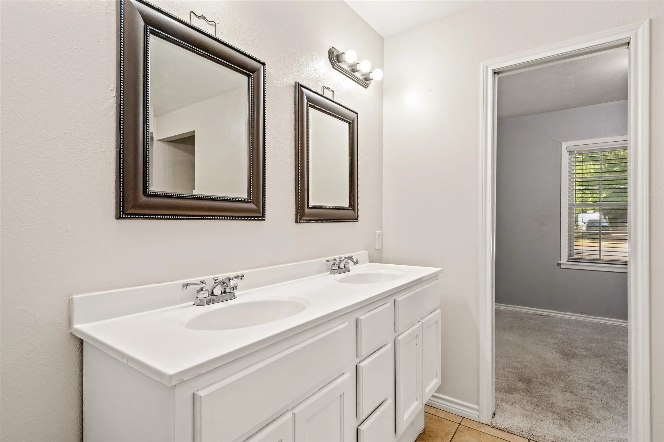 Single Family Residence For Rent in Ellis County , 407 John Arden Drive, Waxahachie, Texas 75165, 4 Bedroom, 3 Bathroom, 2 Garage spaces, 2,428 Sqft, built in 1963, mls#21410172, Real Estate Agent in Waxahachie, Homes For Rent in Ellis county, Homes For Rent in Waxahachie, Realtor in Waxahachie Texas, Real Estate Brokerage Independent Realty Texas, Luminita Cordes Realtor