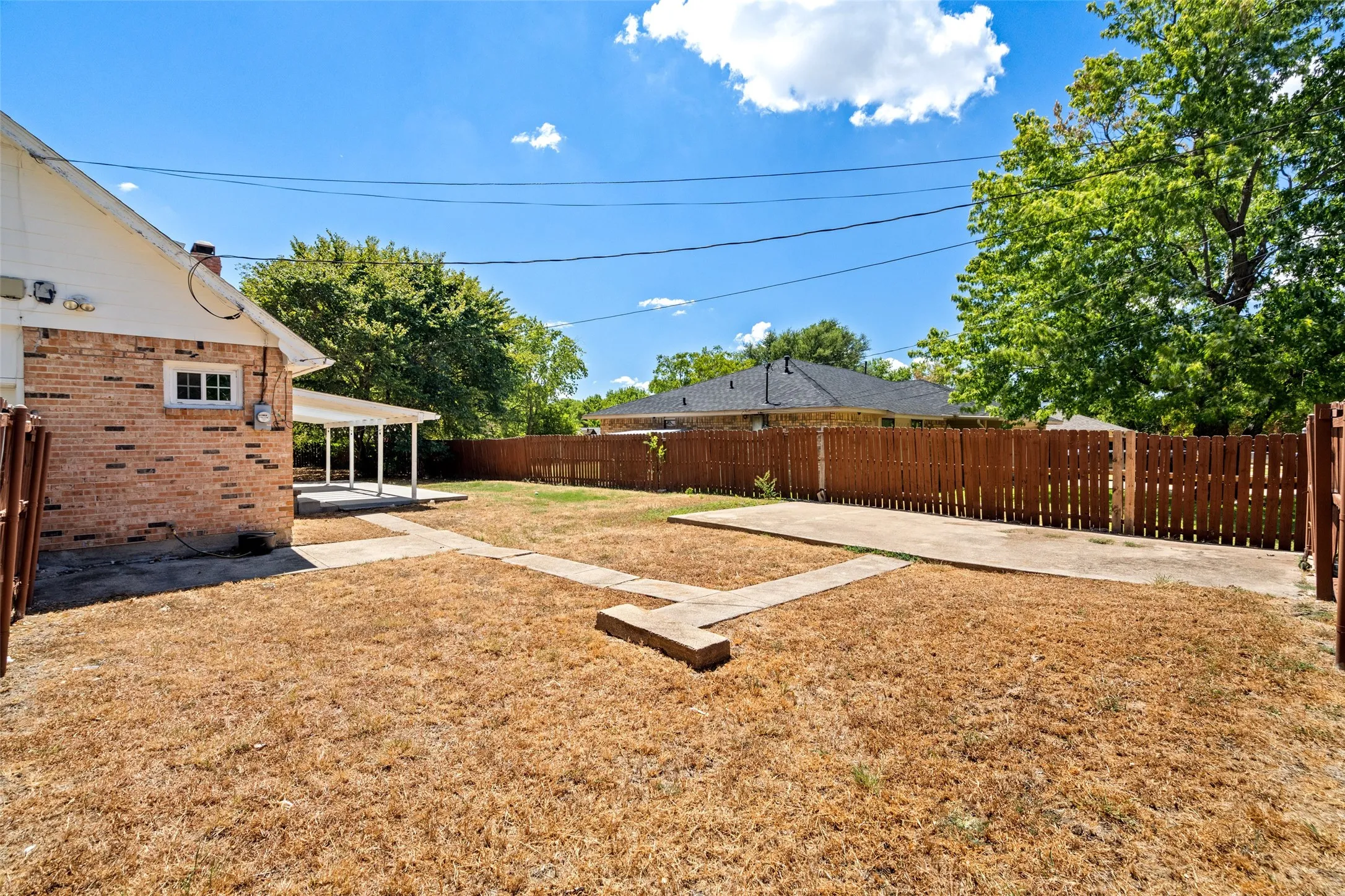 Single Family Residence For Rent in Ellis County , 407 John Arden Drive, Waxahachie, Texas 75165, 4 Bedroom, 3 Bathroom, 2 Garage spaces, 2,428 Sqft, built in 1963, mls#21410172, Real Estate Agent in Waxahachie, Homes For Rent in Ellis county, Homes For Rent in Waxahachie, Realtor in Waxahachie Texas, Real Estate Brokerage Independent Realty Texas, Luminita Cordes Realtor