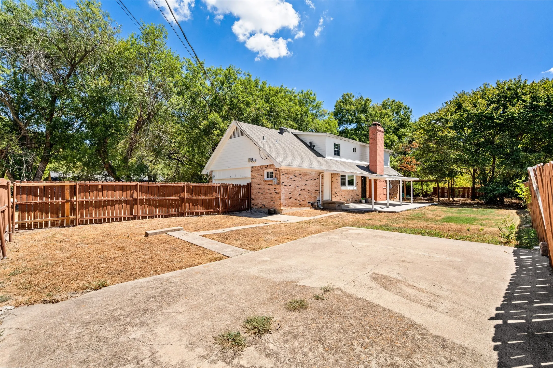 Single Family Residence For Rent in Ellis County , 407 John Arden Drive, Waxahachie, Texas 75165, 4 Bedroom, 3 Bathroom, 2 Garage spaces, 2,428 Sqft, built in 1963, mls#21410172, Real Estate Agent in Waxahachie, Homes For Rent in Ellis county, Homes For Rent in Waxahachie, Realtor in Waxahachie Texas, Real Estate Brokerage Independent Realty Texas, Luminita Cordes Realtor