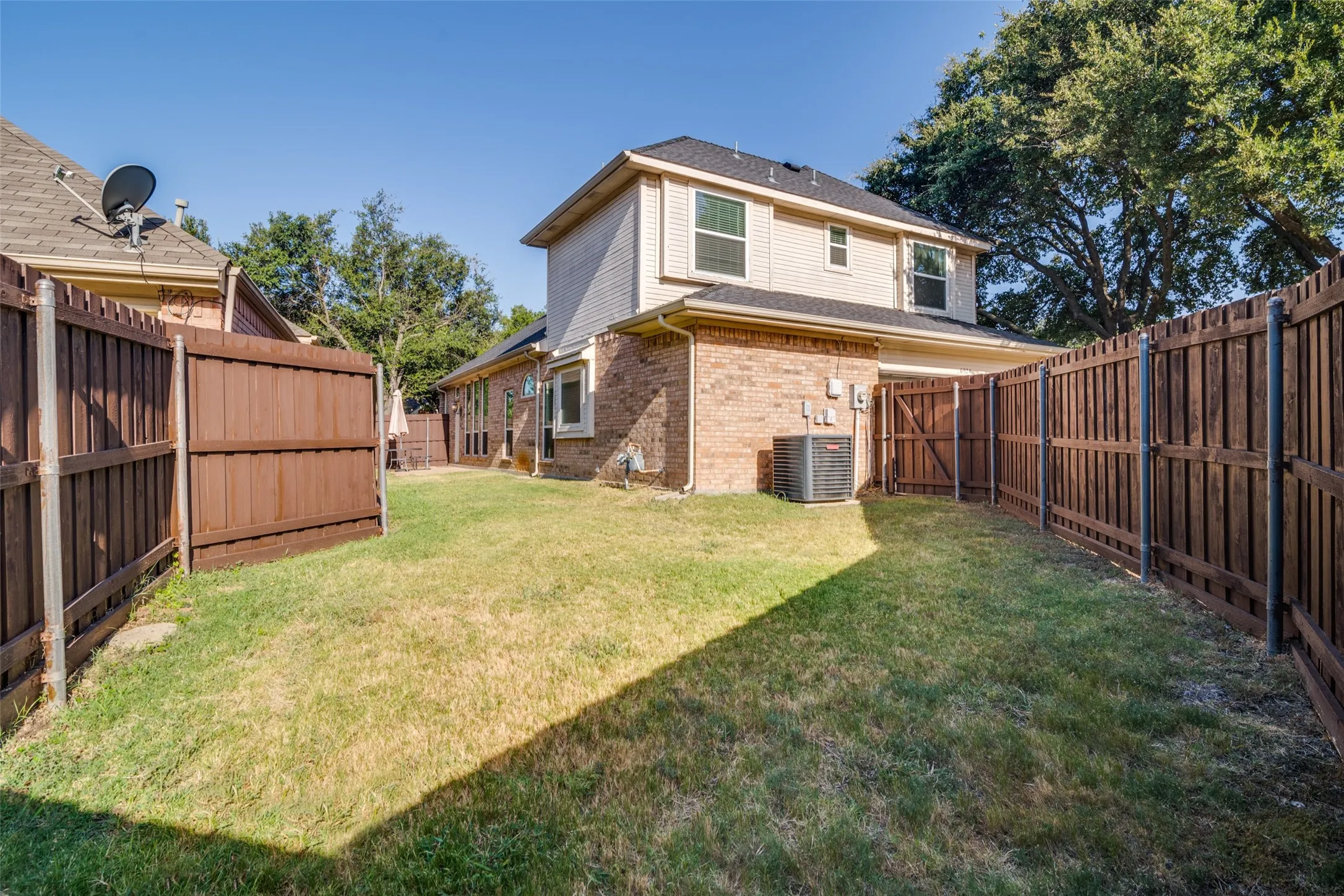 Single Family Residence For Rent in Collin County , 6924 Harvey Lane, Plano, Texas 75023, 3 Bedroom, 3 Bathroom, 2 Garage spaces, 1,924 Sqft, built in 1996, mls#21410173, Real Estate Agent in Plano, Homes For Rent in Collin county, Homes For Rent in Plano, Realtor in Plano Texas, Real Estate Brokerage Independent Realty Texas, Luminita Cordes Realtor
