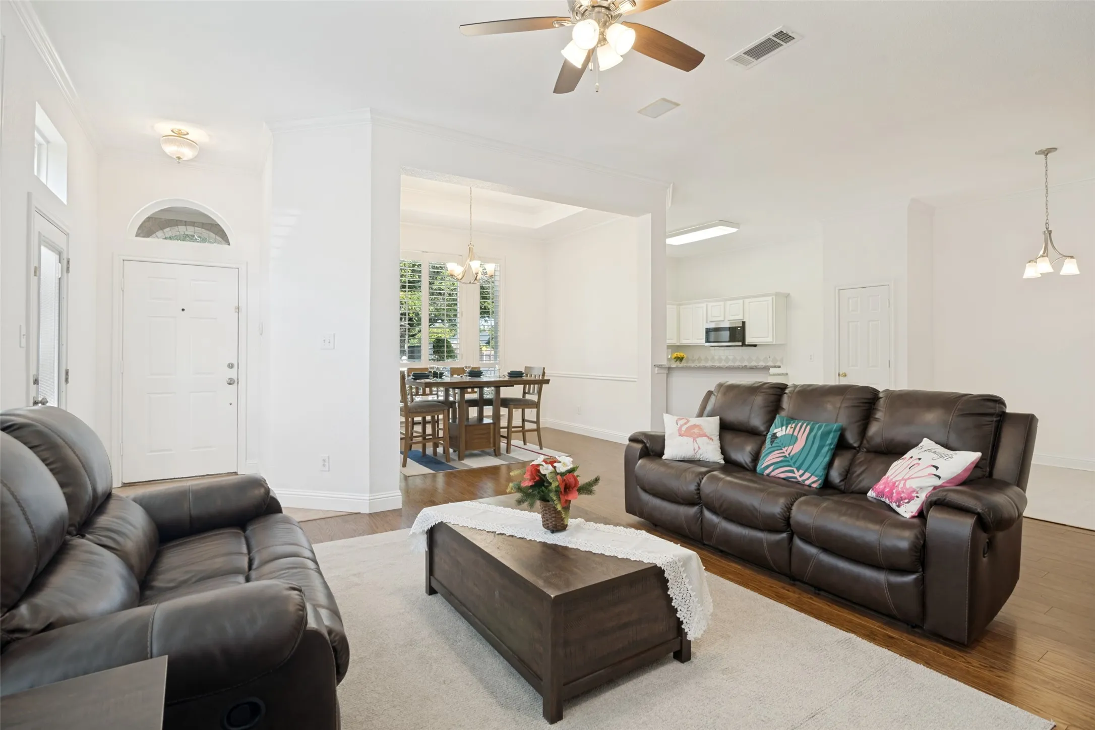 Single Family Residence For Rent in Collin County , 6924 Harvey Lane, Plano, Texas 75023, 3 Bedroom, 3 Bathroom, 2 Garage spaces, 1,924 Sqft, built in 1996, mls#21410173, Real Estate Agent in Plano, Homes For Rent in Collin county, Homes For Rent in Plano, Realtor in Plano Texas, Real Estate Brokerage Independent Realty Texas, Luminita Cordes Realtor