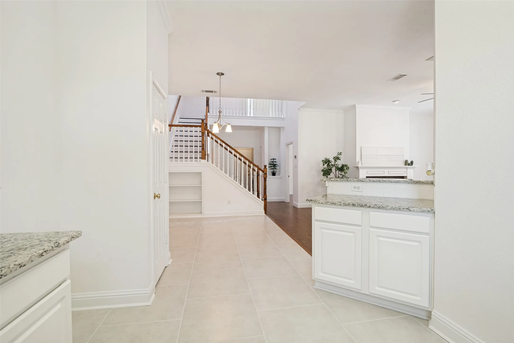 Single Family Residence For Rent in Collin County , 6924 Harvey Lane, Plano, Texas 75023, 3 Bedroom, 3 Bathroom, 2 Garage spaces, 1,924 Sqft, built in 1996, mls#21410173, Real Estate Agent in Plano, Homes For Rent in Collin county, Homes For Rent in Plano, Realtor in Plano Texas, Real Estate Brokerage Independent Realty Texas, Luminita Cordes Realtor