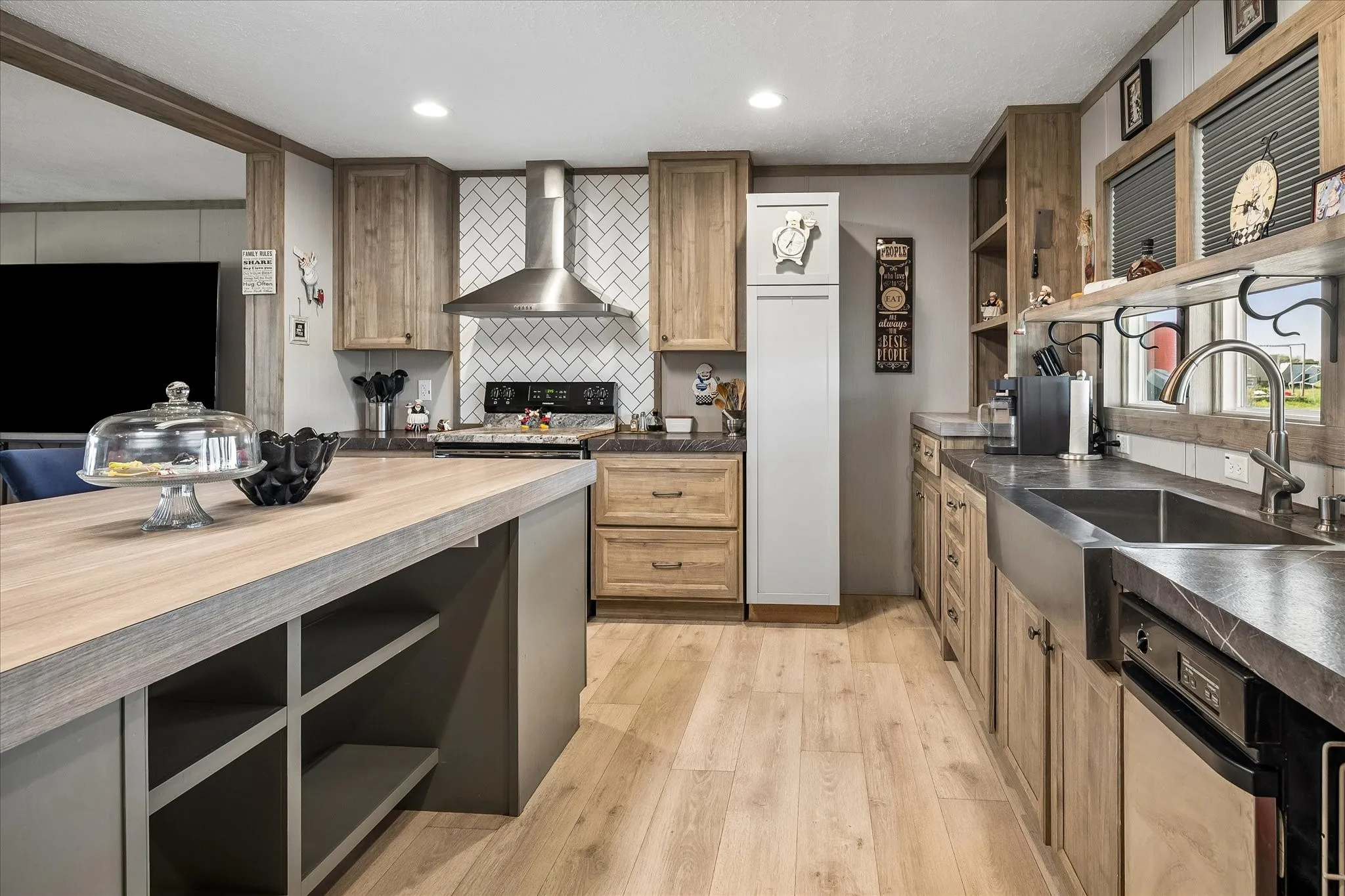 Mobile Home For Sale in Hunt County , 5390 CR 1091, Celeste, Texas 75423, 3 Bedroom, 2 Bathroom, 3 Garage spaces, 1,664 Sqft, built in 2022, mls#21409178, Real Estate Agent in Celeste, Homes For Sale in Hunt county, Homes For Sale in Celeste, Realtor in Celeste Texas, Real Estate Brokerage Independent Realty Texas, Luminita Cordes Realtor