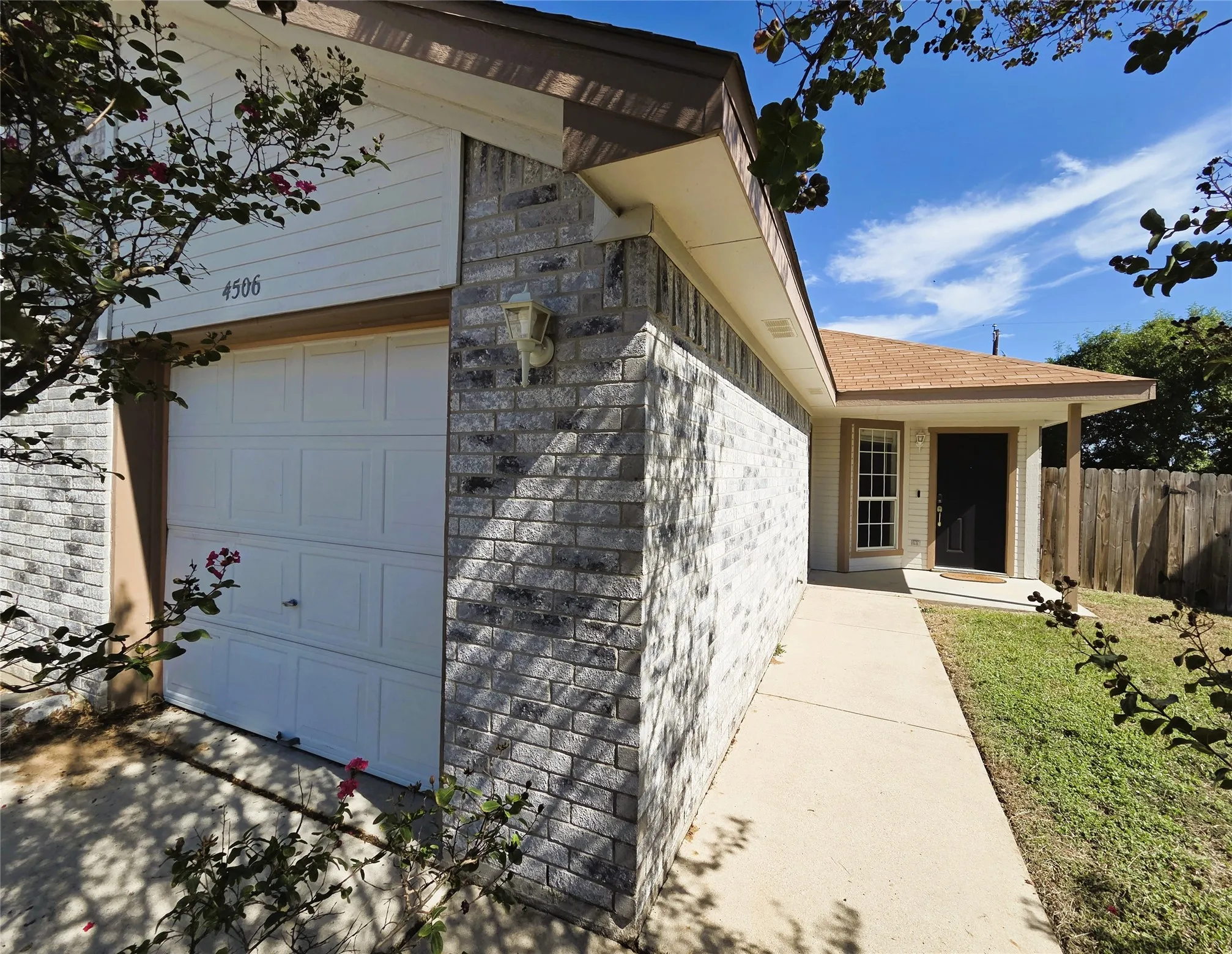 Single Family Residence For Sale in Bell County , 4506 Ronald Drive, Killeen, Texas 76542, 2 Bedroom, 2 Bathroom, 1 Garage spaces, 1,047 Sqft, built in 1998, mls#21408895, Real Estate Agent in Killeen, Homes For Sale in Bell county, Homes For Sale in Killeen, Realtor in Killeen Texas, Real Estate Brokerage Independent Realty Texas, Luminita Cordes Realtor