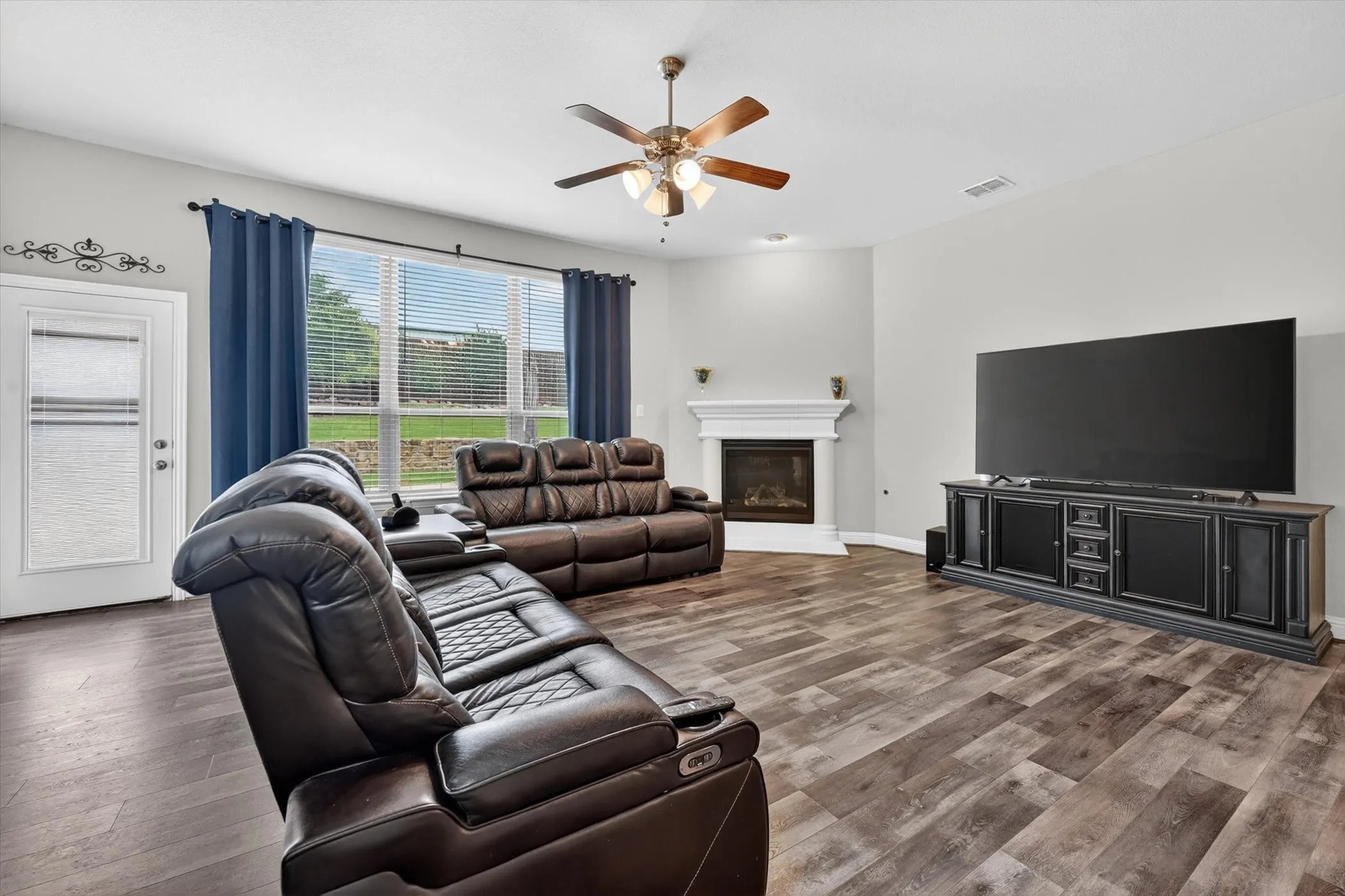 Single Family Residence For Sale in Collin County , 2728 Country Church Road, Mc Kinney, Texas 75071, 4 Bedroom, 4 Bathroom, 2 Garage spaces, 3,337 Sqft, built in 2018, mls#21410175, Real Estate Agent in Mc Kinney, Homes For Sale in Collin county, Homes For Sale in Mc Kinney, Realtor in Mc Kinney Texas, Real Estate Brokerage Independent Realty Texas, Luminita Cordes Realtor
