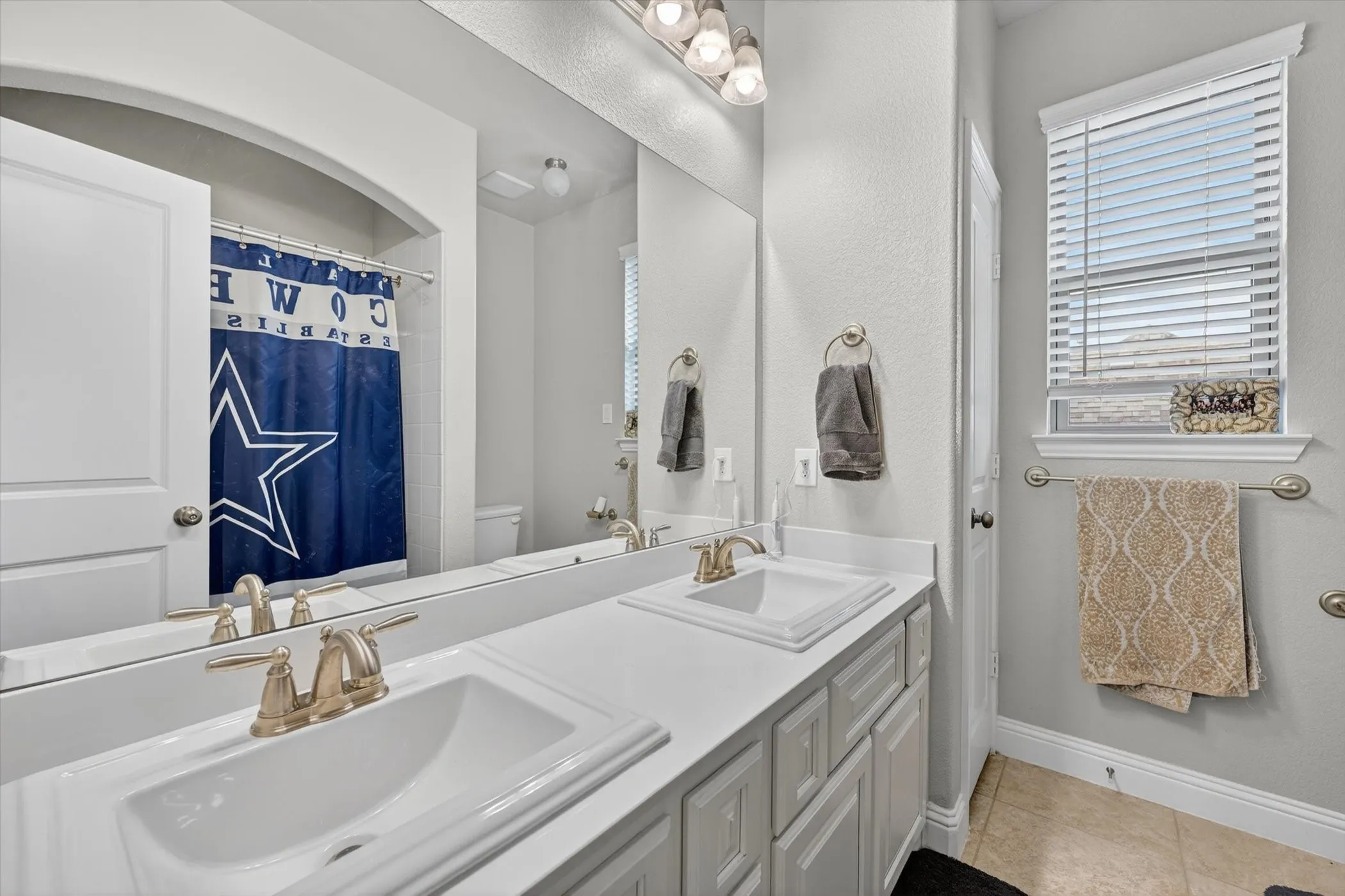 Single Family Residence For Sale in Collin County , 2728 Country Church Road, Mc Kinney, Texas 75071, 4 Bedroom, 4 Bathroom, 2 Garage spaces, 3,337 Sqft, built in 2018, mls#21410175, Real Estate Agent in Mc Kinney, Homes For Sale in Collin county, Homes For Sale in Mc Kinney, Realtor in Mc Kinney Texas, Real Estate Brokerage Independent Realty Texas, Luminita Cordes Realtor