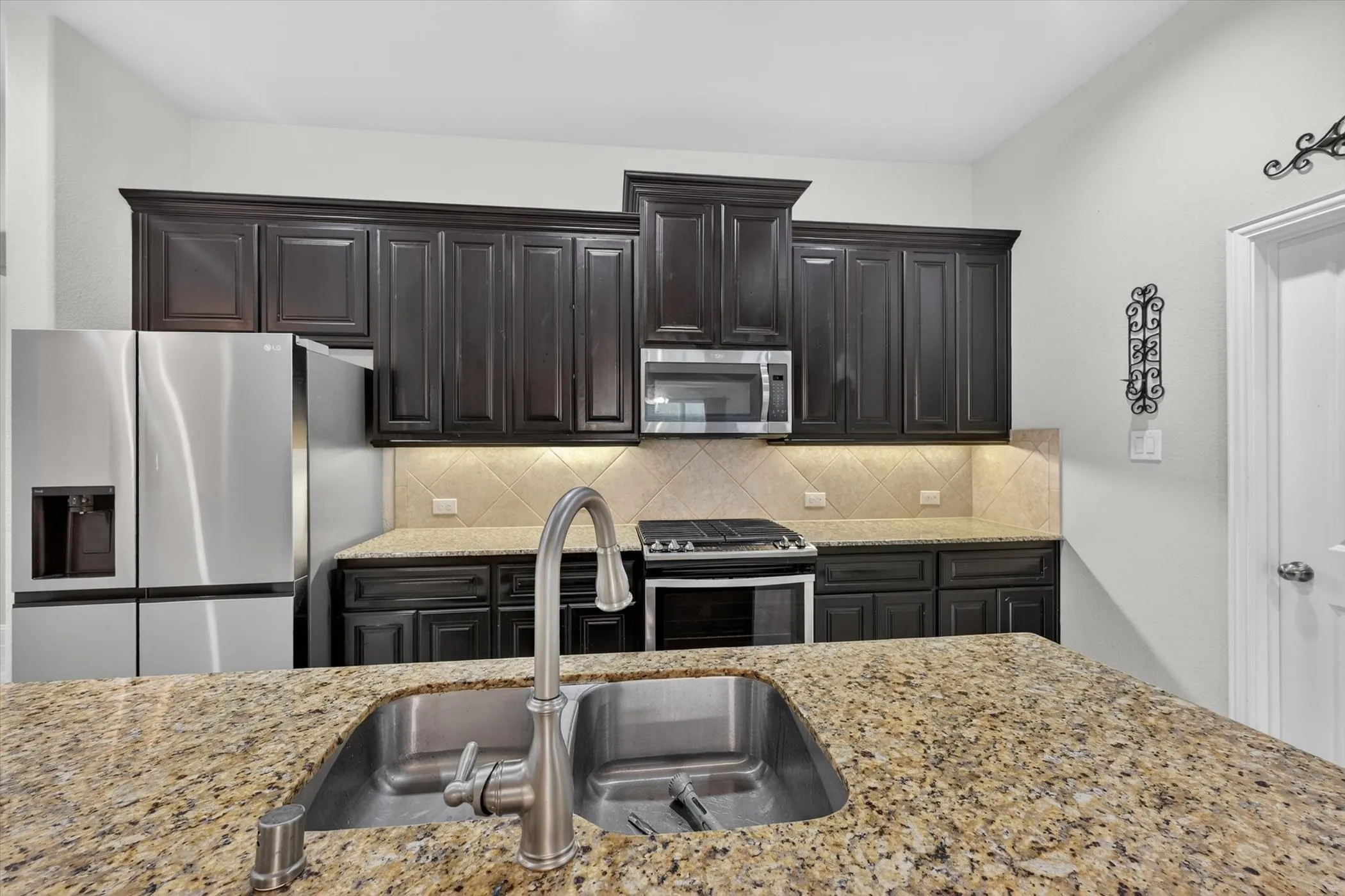 Single Family Residence For Sale in Collin County , 2728 Country Church Road, Mc Kinney, Texas 75071, 4 Bedroom, 4 Bathroom, 2 Garage spaces, 3,337 Sqft, built in 2018, mls#21410175, Real Estate Agent in Mc Kinney, Homes For Sale in Collin county, Homes For Sale in Mc Kinney, Realtor in Mc Kinney Texas, Real Estate Brokerage Independent Realty Texas, Luminita Cordes Realtor