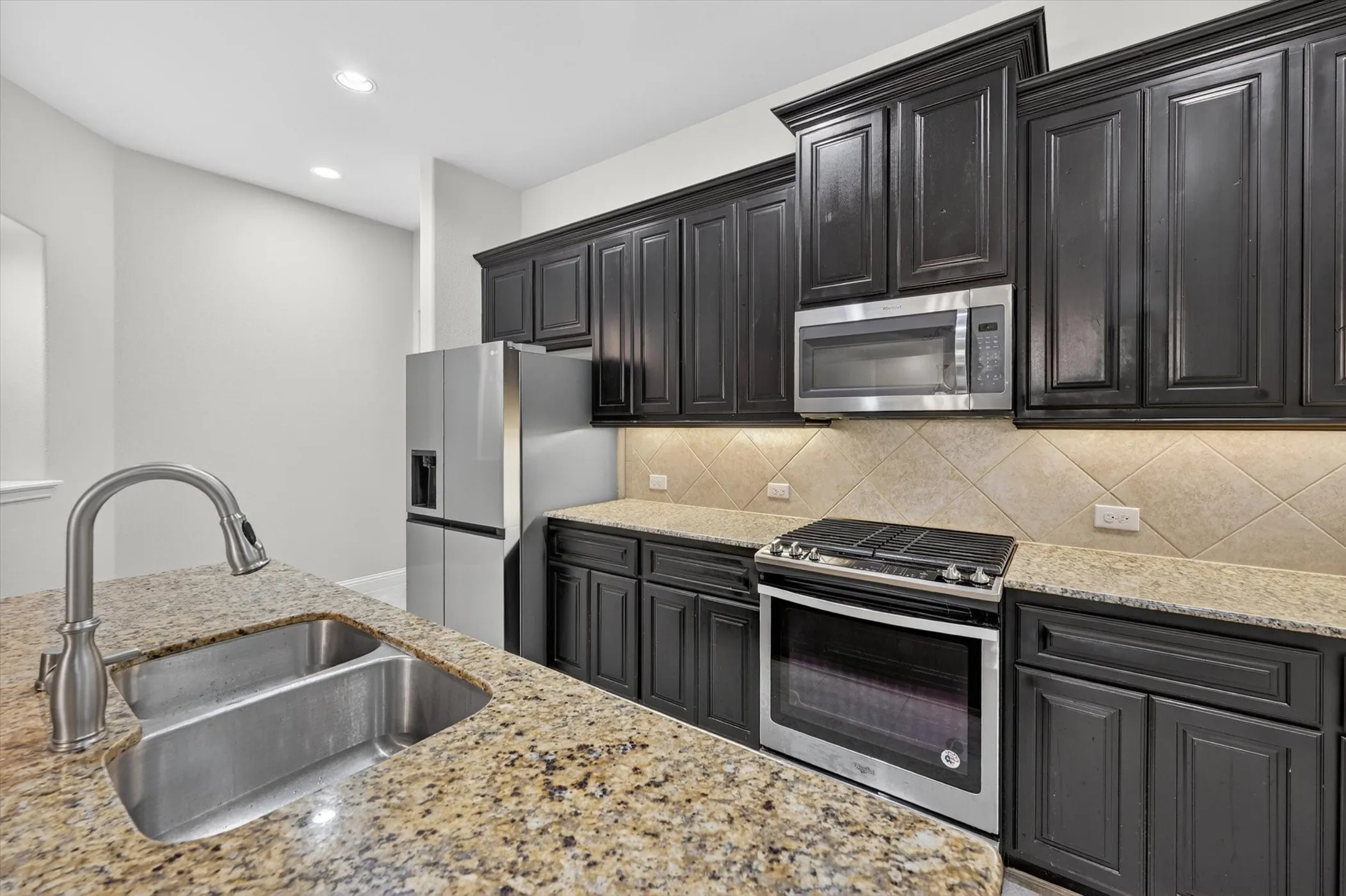 Single Family Residence For Sale in Collin County , 2728 Country Church Road, Mc Kinney, Texas 75071, 4 Bedroom, 4 Bathroom, 2 Garage spaces, 3,337 Sqft, built in 2018, mls#21410175, Real Estate Agent in Mc Kinney, Homes For Sale in Collin county, Homes For Sale in Mc Kinney, Realtor in Mc Kinney Texas, Real Estate Brokerage Independent Realty Texas, Luminita Cordes Realtor