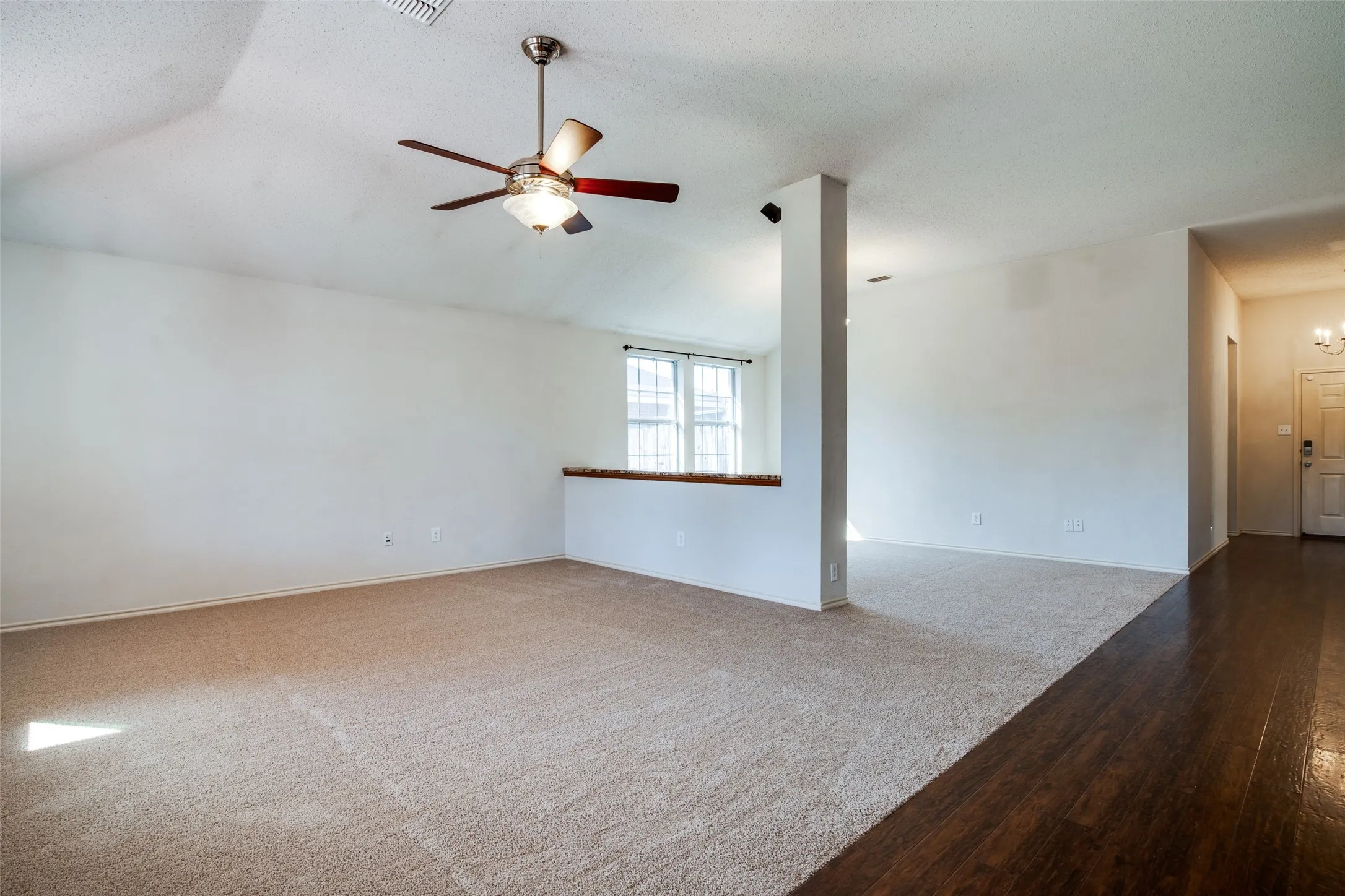 Single Family Residence For Sale in Rockwall County , 1604 Brice Drive, Royse City, Texas 75189, 3 Bedroom, 2 Bathroom, 2 Garage spaces, 1,811 Sqft, built in 2004, mls#21409230, Real Estate Agent in Royse City, Homes For Sale in Rockwall county, Homes For Sale in Royse City, Realtor in Royse City Texas, Real Estate Brokerage Independent Realty Texas, Luminita Cordes Realtor