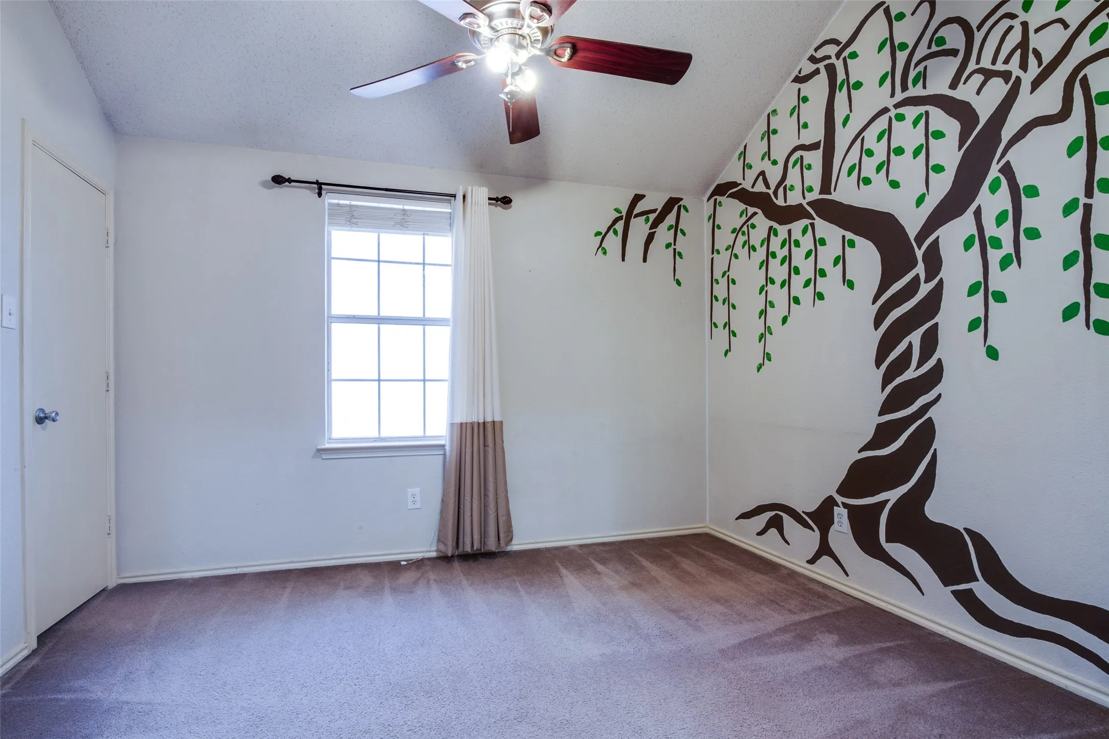 Single Family Residence For Sale in Rockwall County , 1604 Brice Drive, Royse City, Texas 75189, 3 Bedroom, 2 Bathroom, 2 Garage spaces, 1,811 Sqft, built in 2004, mls#21409230, Real Estate Agent in Royse City, Homes For Sale in Rockwall county, Homes For Sale in Royse City, Realtor in Royse City Texas, Real Estate Brokerage Independent Realty Texas, Luminita Cordes Realtor