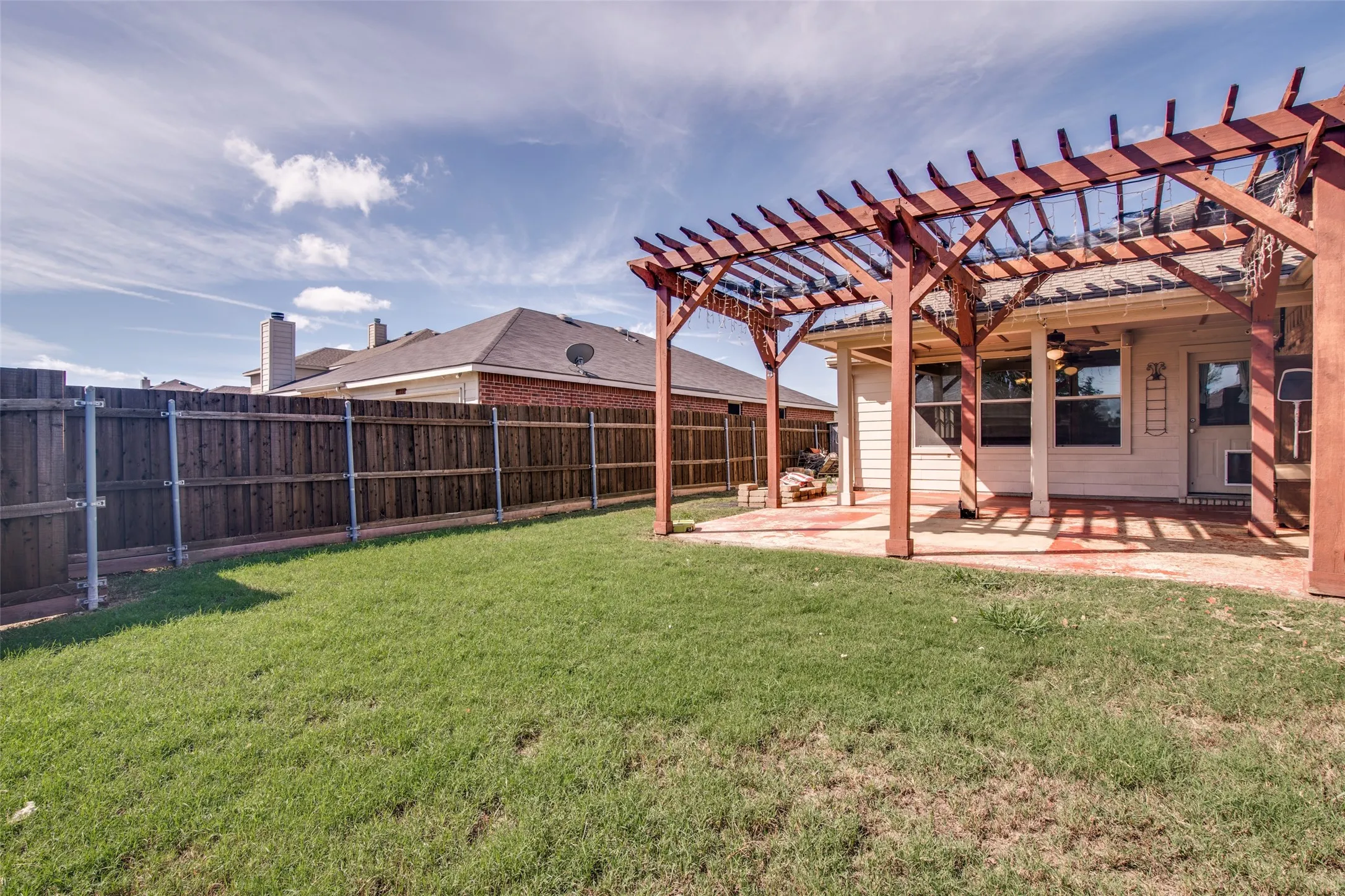 Single Family Residence For Sale in Rockwall County , 1604 Brice Drive, Royse City, Texas 75189, 3 Bedroom, 2 Bathroom, 2 Garage spaces, 1,811 Sqft, built in 2004, mls#21409230, Real Estate Agent in Royse City, Homes For Sale in Rockwall county, Homes For Sale in Royse City, Realtor in Royse City Texas, Real Estate Brokerage Independent Realty Texas, Luminita Cordes Realtor
