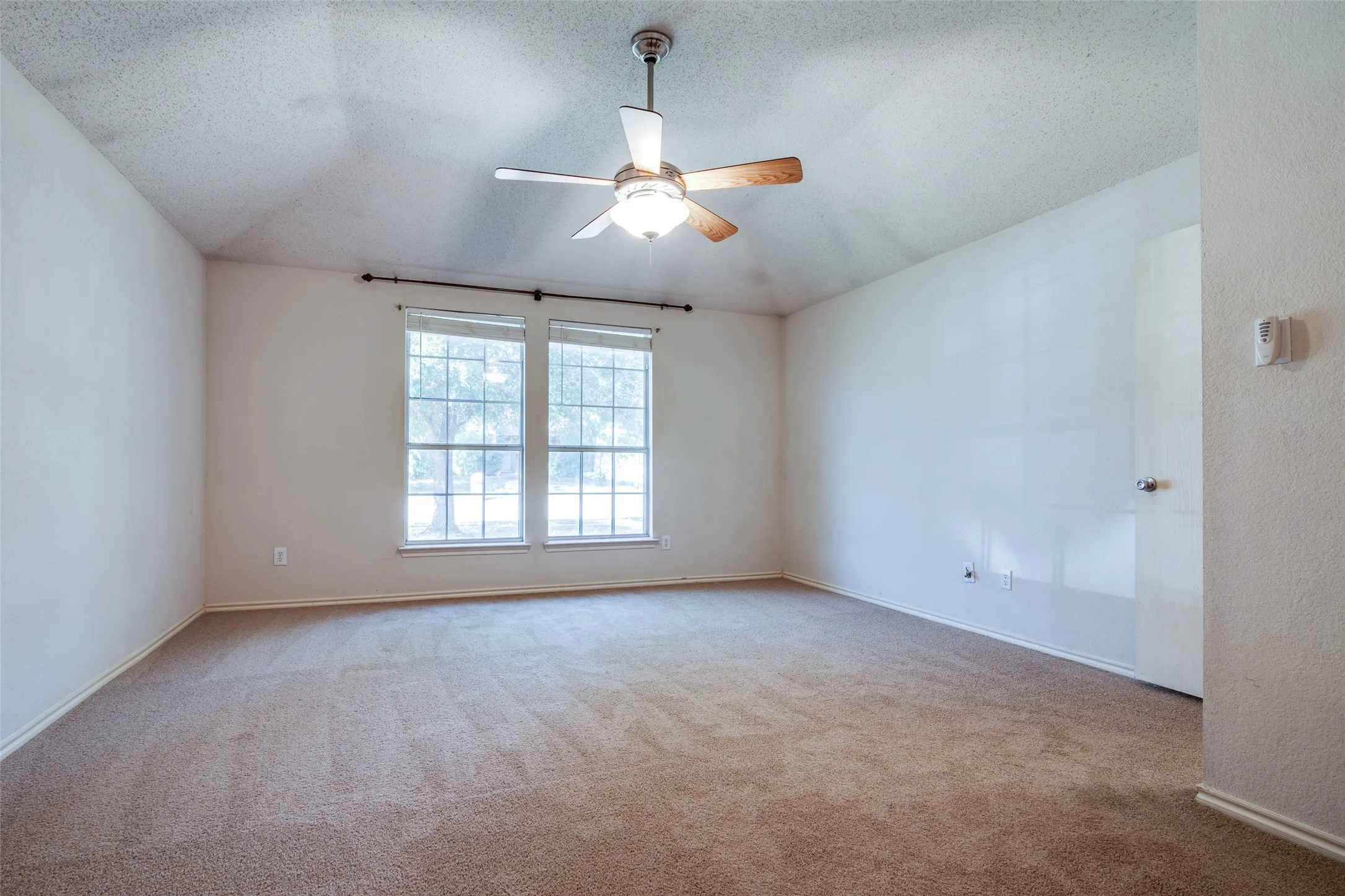 Single Family Residence For Sale in Rockwall County , 1604 Brice Drive, Royse City, Texas 75189, 3 Bedroom, 2 Bathroom, 2 Garage spaces, 1,811 Sqft, built in 2004, mls#21409230, Real Estate Agent in Royse City, Homes For Sale in Rockwall county, Homes For Sale in Royse City, Realtor in Royse City Texas, Real Estate Brokerage Independent Realty Texas, Luminita Cordes Realtor