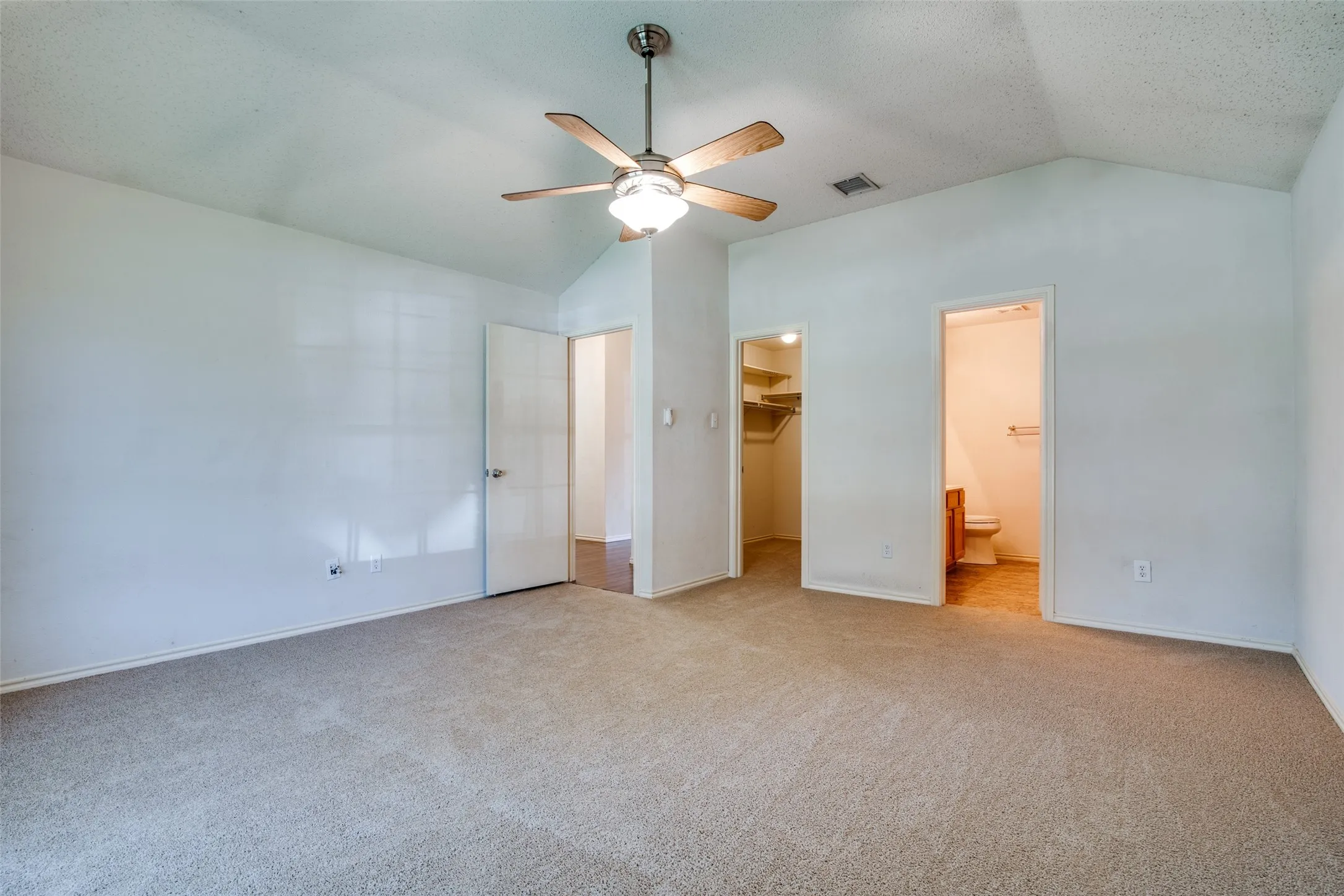Single Family Residence For Sale in Rockwall County , 1604 Brice Drive, Royse City, Texas 75189, 3 Bedroom, 2 Bathroom, 2 Garage spaces, 1,811 Sqft, built in 2004, mls#21409230, Real Estate Agent in Royse City, Homes For Sale in Rockwall county, Homes For Sale in Royse City, Realtor in Royse City Texas, Real Estate Brokerage Independent Realty Texas, Luminita Cordes Realtor