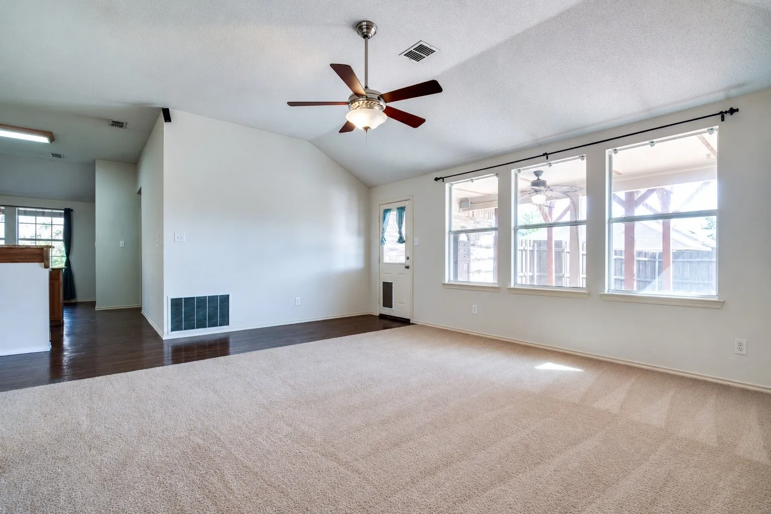 Single Family Residence For Sale in Rockwall County , 1604 Brice Drive, Royse City, Texas 75189, 3 Bedroom, 2 Bathroom, 2 Garage spaces, 1,811 Sqft, built in 2004, mls#21409230, Real Estate Agent in Royse City, Homes For Sale in Rockwall county, Homes For Sale in Royse City, Realtor in Royse City Texas, Real Estate Brokerage Independent Realty Texas, Luminita Cordes Realtor
