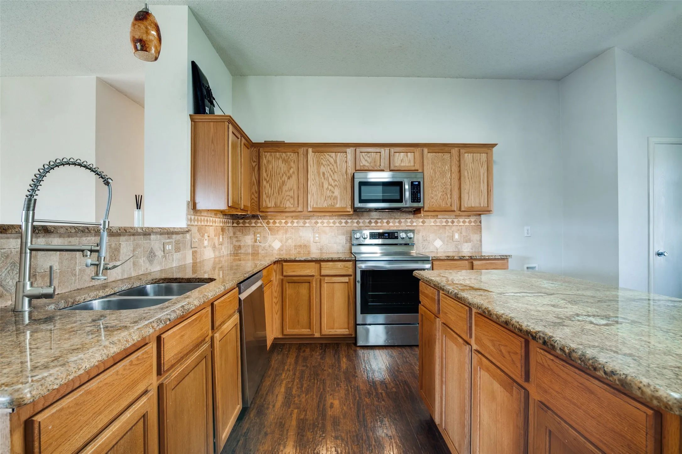 Single Family Residence For Sale in Rockwall County , 1604 Brice Drive, Royse City, Texas 75189, 3 Bedroom, 2 Bathroom, 2 Garage spaces, 1,811 Sqft, built in 2004, mls#21409230, Real Estate Agent in Royse City, Homes For Sale in Rockwall county, Homes For Sale in Royse City, Realtor in Royse City Texas, Real Estate Brokerage Independent Realty Texas, Luminita Cordes Realtor