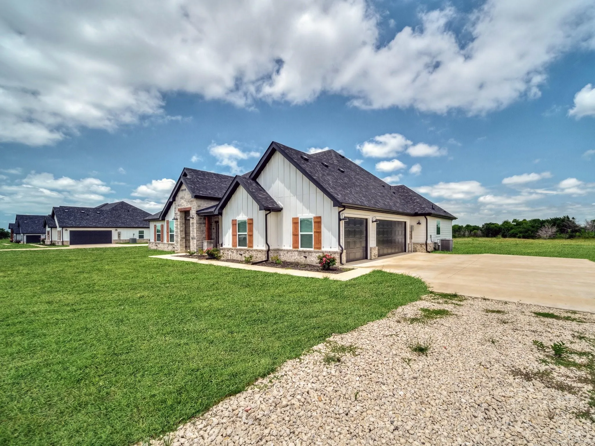 Single Family Residence For Rent in Hunt County , 2544 Fm 1566 W, Celeste, Texas 75423, 4 Bedroom, 3 Bathroom, 3 Garage spaces, 2,831 Sqft, built in 2022, mls#21410178, Real Estate Agent in Celeste, Homes For Rent in Hunt county, Homes For Rent in Celeste, Realtor in Celeste Texas, Real Estate Brokerage Independent Realty Texas, Luminita Cordes Realtor