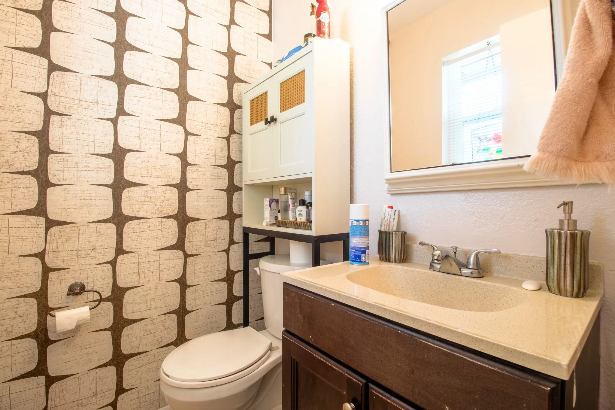 Single Family Residence For Sale in Kaufman County , 807 E 10th Street, Kemp, Texas 75143, 3 Bedroom, 2 Bathroom, 1 Garage spaces, 1,152 Sqft, built in 2003, mls#21405263, Real Estate Agent in Kemp, Homes For Sale in Kaufman county, Homes For Sale in Kemp, Realtor in Kemp Texas, Real Estate Brokerage Independent Realty Texas, Luminita Cordes Realtor