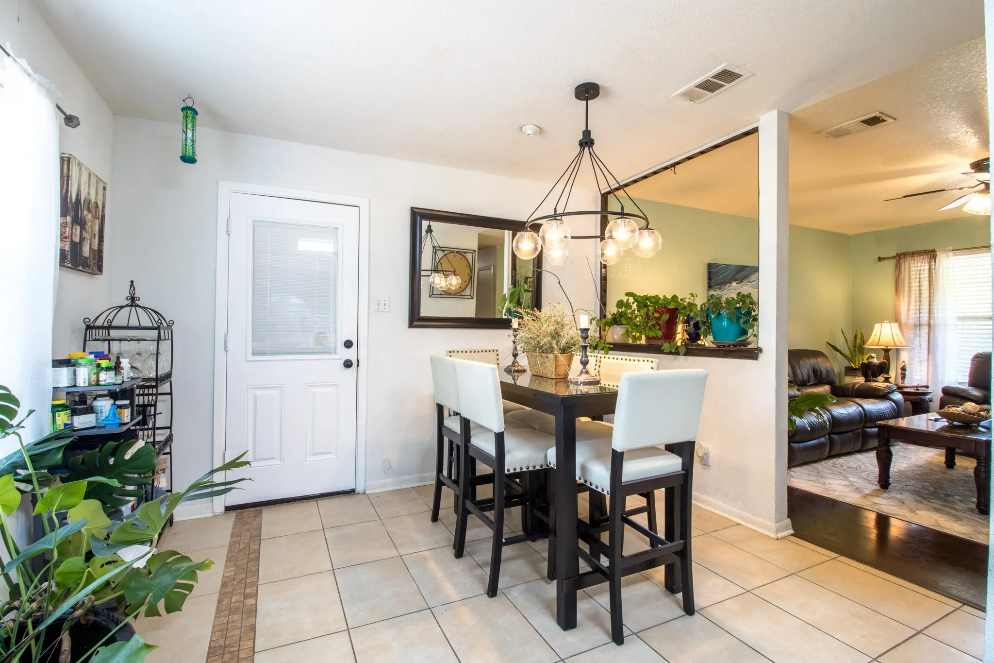 Single Family Residence For Sale in Kaufman County , 807 E 10th Street, Kemp, Texas 75143, 3 Bedroom, 2 Bathroom, 1 Garage spaces, 1,152 Sqft, built in 2003, mls#21405263, Real Estate Agent in Kemp, Homes For Sale in Kaufman county, Homes For Sale in Kemp, Realtor in Kemp Texas, Real Estate Brokerage Independent Realty Texas, Luminita Cordes Realtor