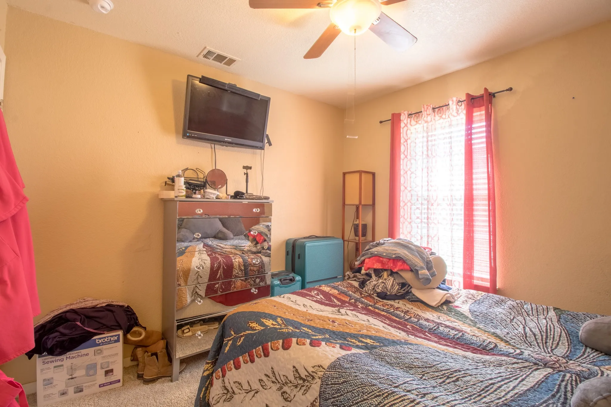 Single Family Residence For Sale in Kaufman County , 807 E 10th Street, Kemp, Texas 75143, 3 Bedroom, 2 Bathroom, 1 Garage spaces, 1,152 Sqft, built in 2003, mls#21405263, Real Estate Agent in Kemp, Homes For Sale in Kaufman county, Homes For Sale in Kemp, Realtor in Kemp Texas, Real Estate Brokerage Independent Realty Texas, Luminita Cordes Realtor